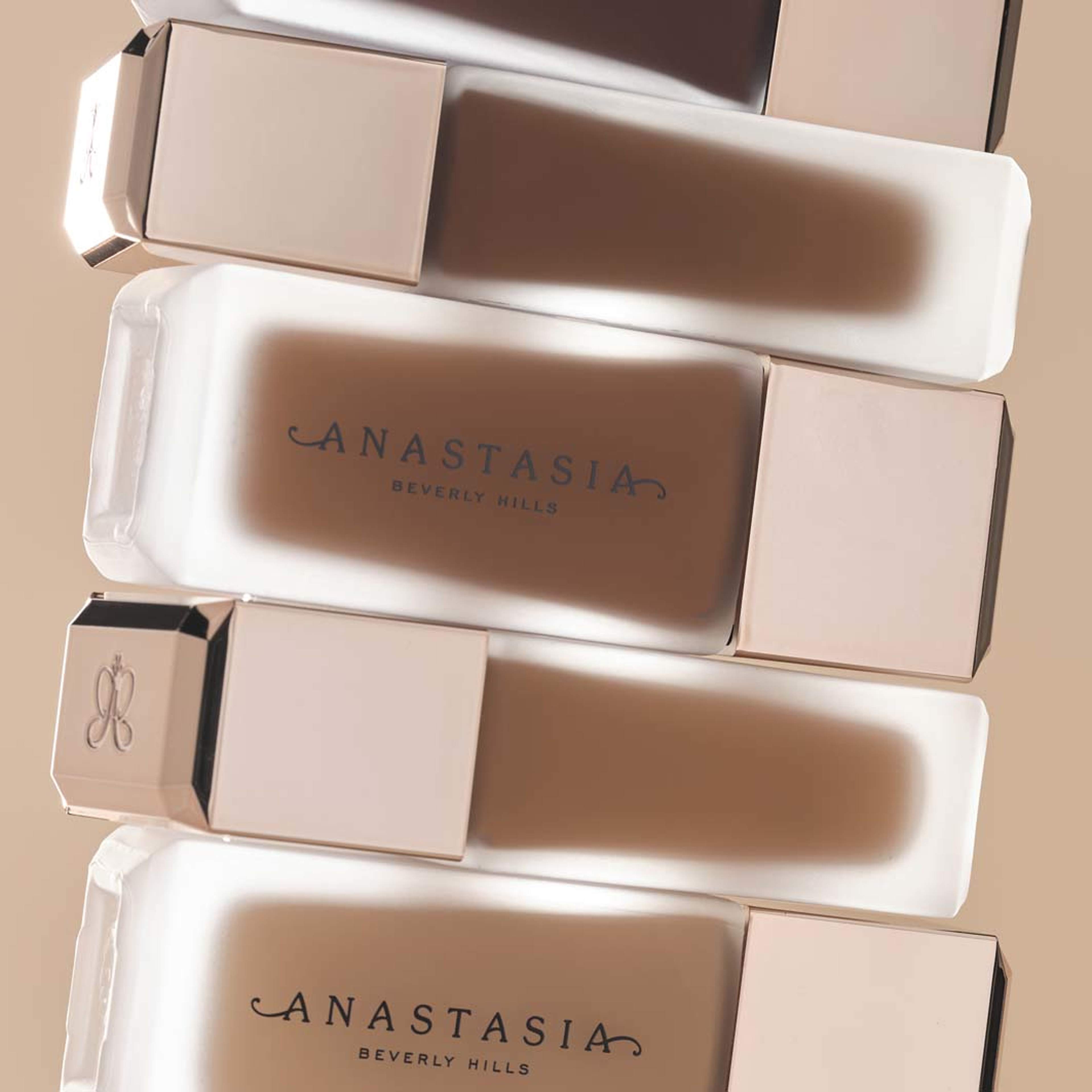 Impeccable Foundation, från Anastasia Beverly Hills, i färgen 3.25n. Klicka för att öppna bilden i stort format