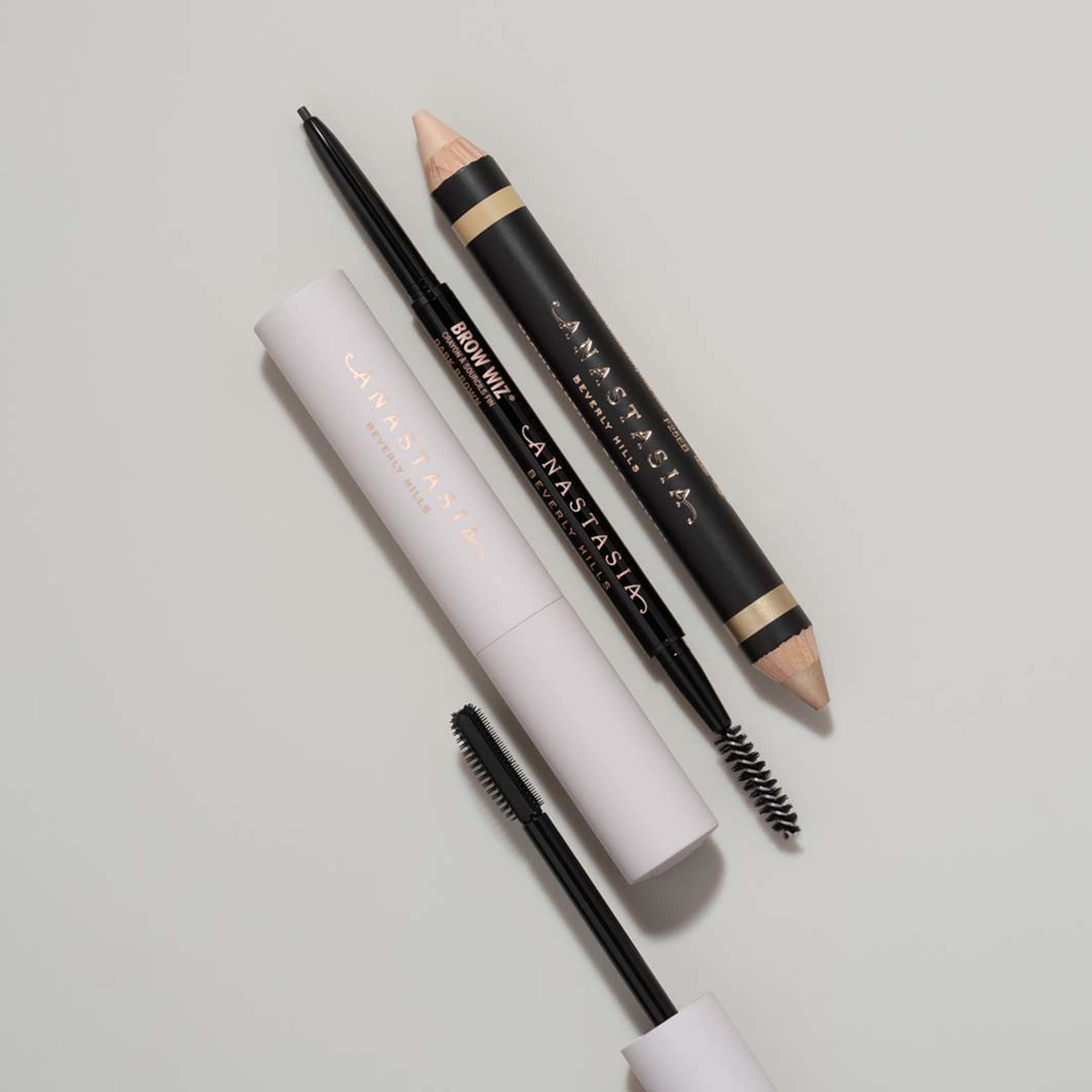 Sculpted & Defined Brow Trio, från Anastasia Beverly Hills, i färgen Medium Brown. Klicka för att öppna bilden i stort format