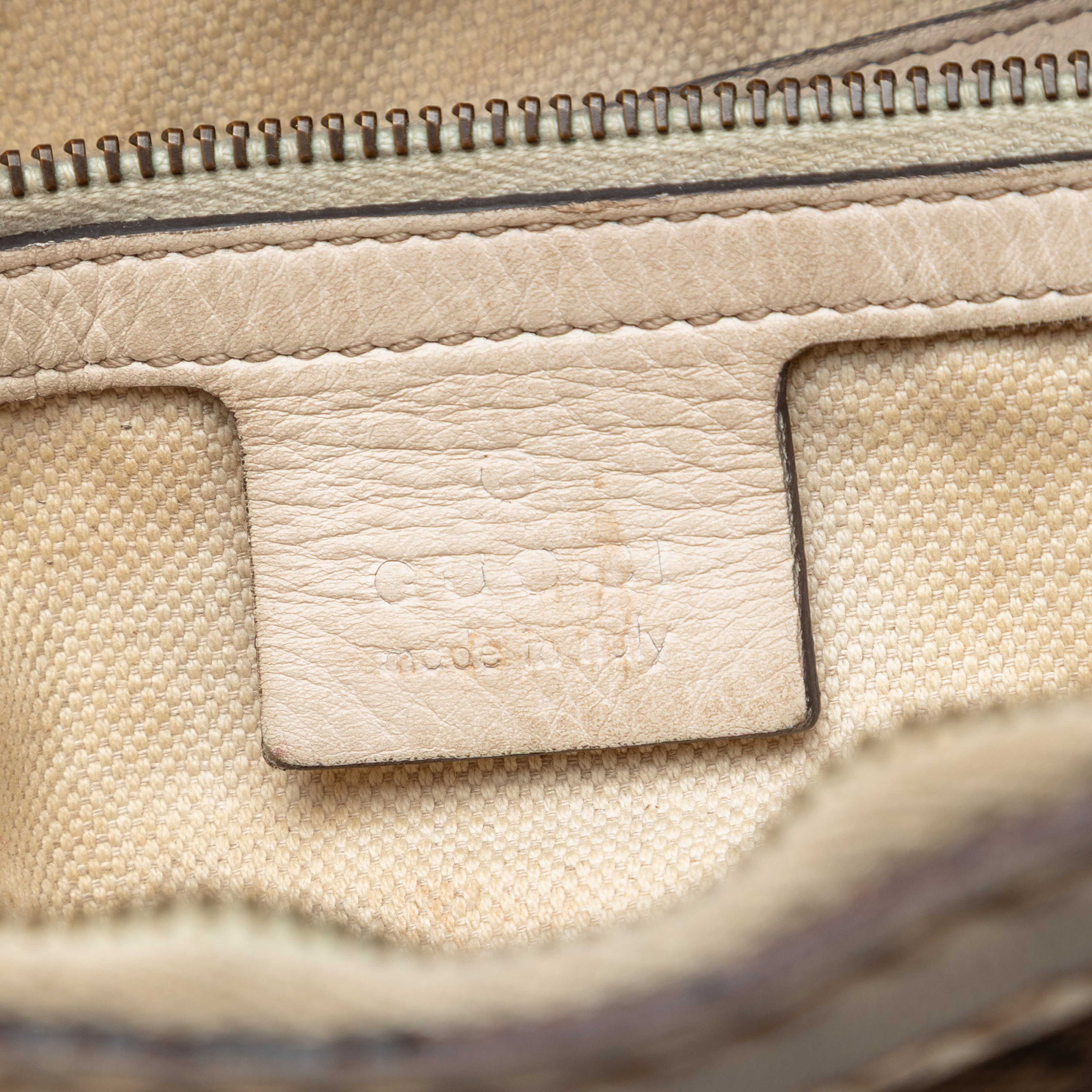 Gucci Medium Gg Canvas Running Satchel, från Luxclusif, i färgen beige. Klicka för att öppna bilden i stort format