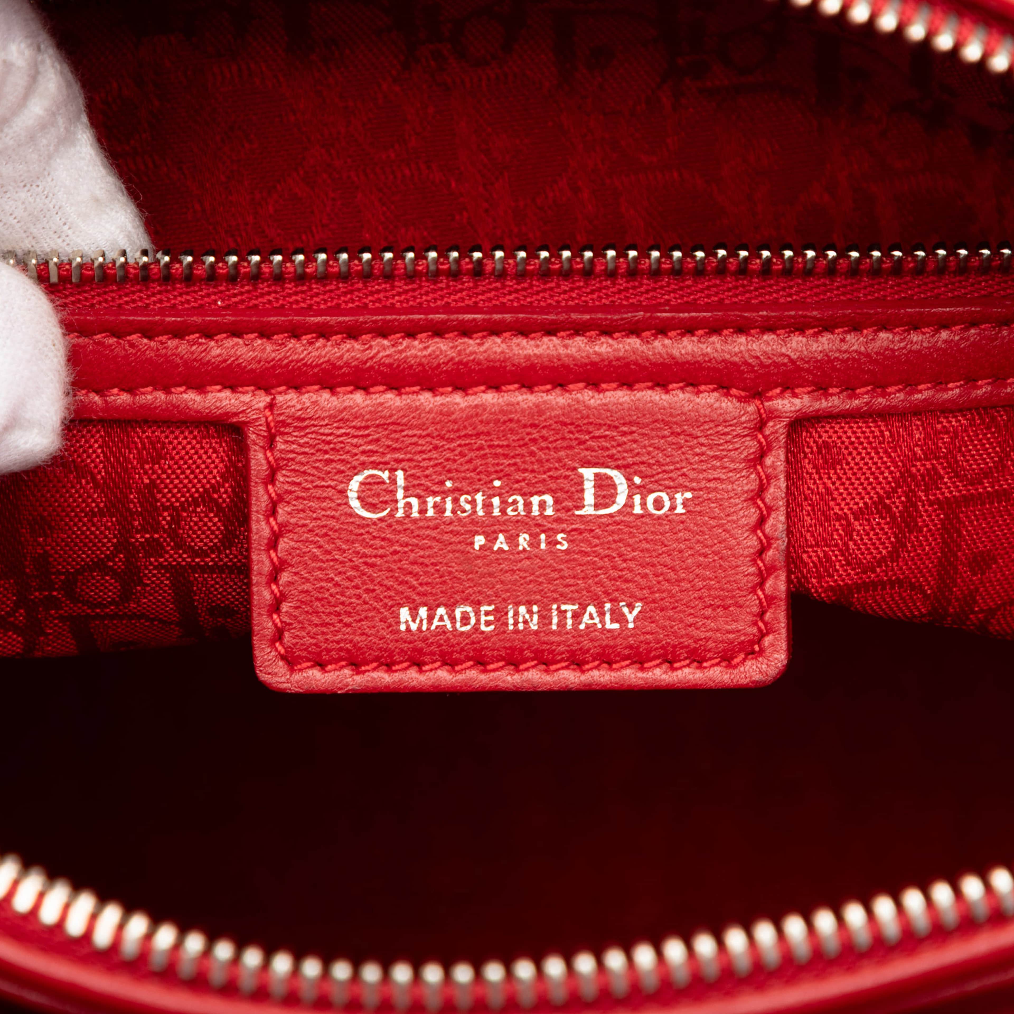 Dior Large Lambskin Cannage Lady Dior, från Luxclusif, i färgen red. Klicka för att öppna bilden i stort format