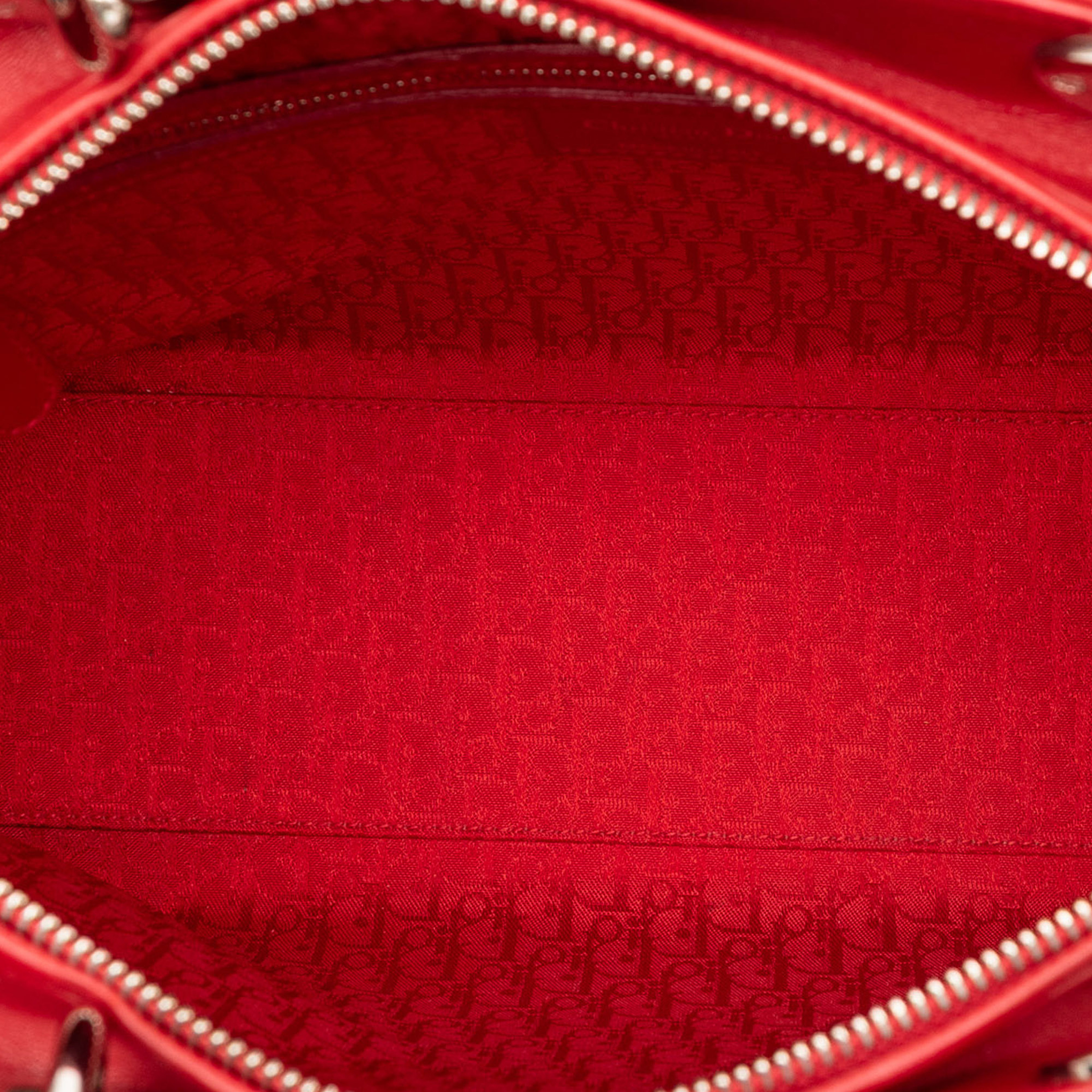 Dior Large Lambskin Cannage Lady Dior, från Luxclusif, i färgen red. Klicka för att öppna bilden i stort format