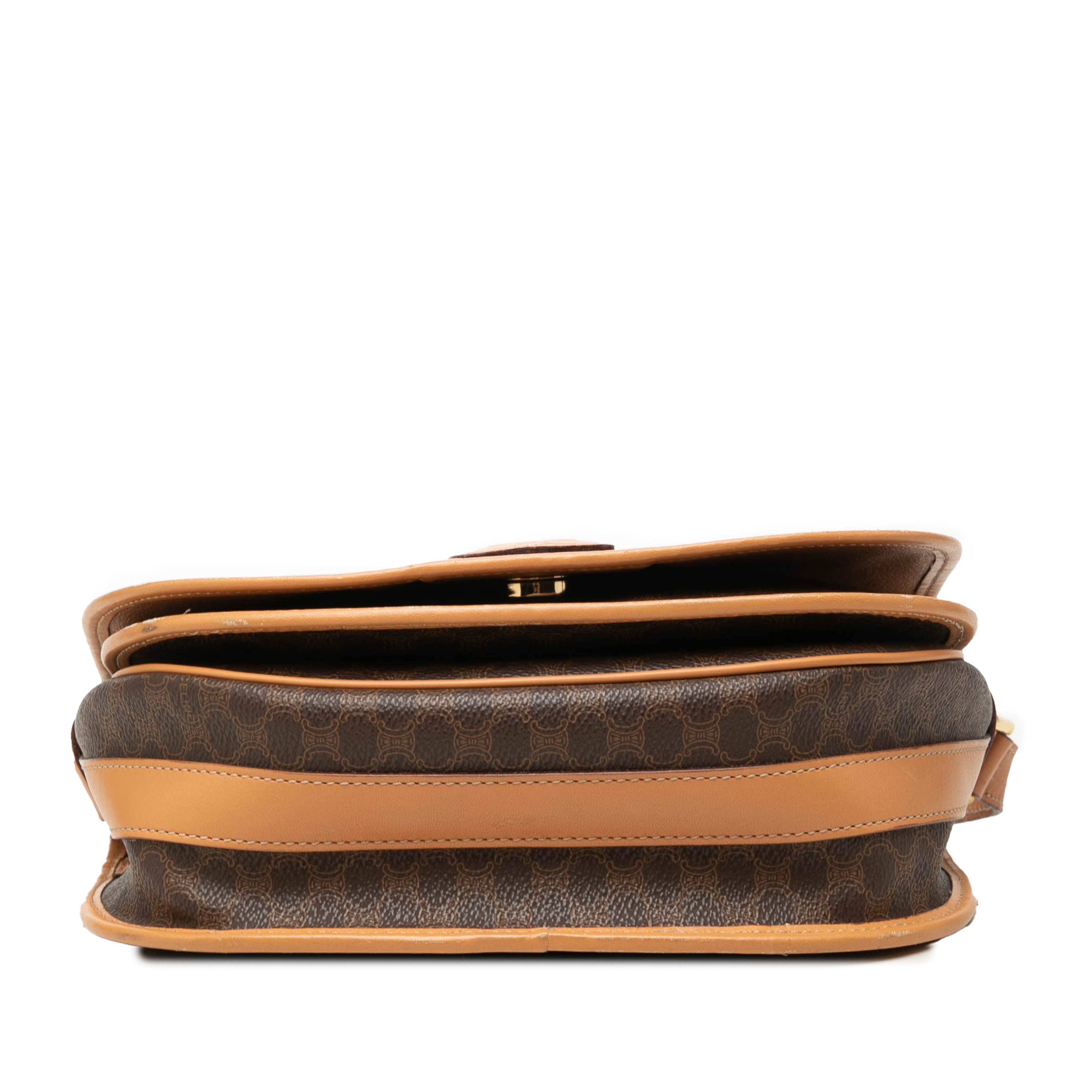 Celine Macadam Coated Canvas Crossbody, från Luxclusif, i färgen brun. Klicka för att öppna bilden i stort format