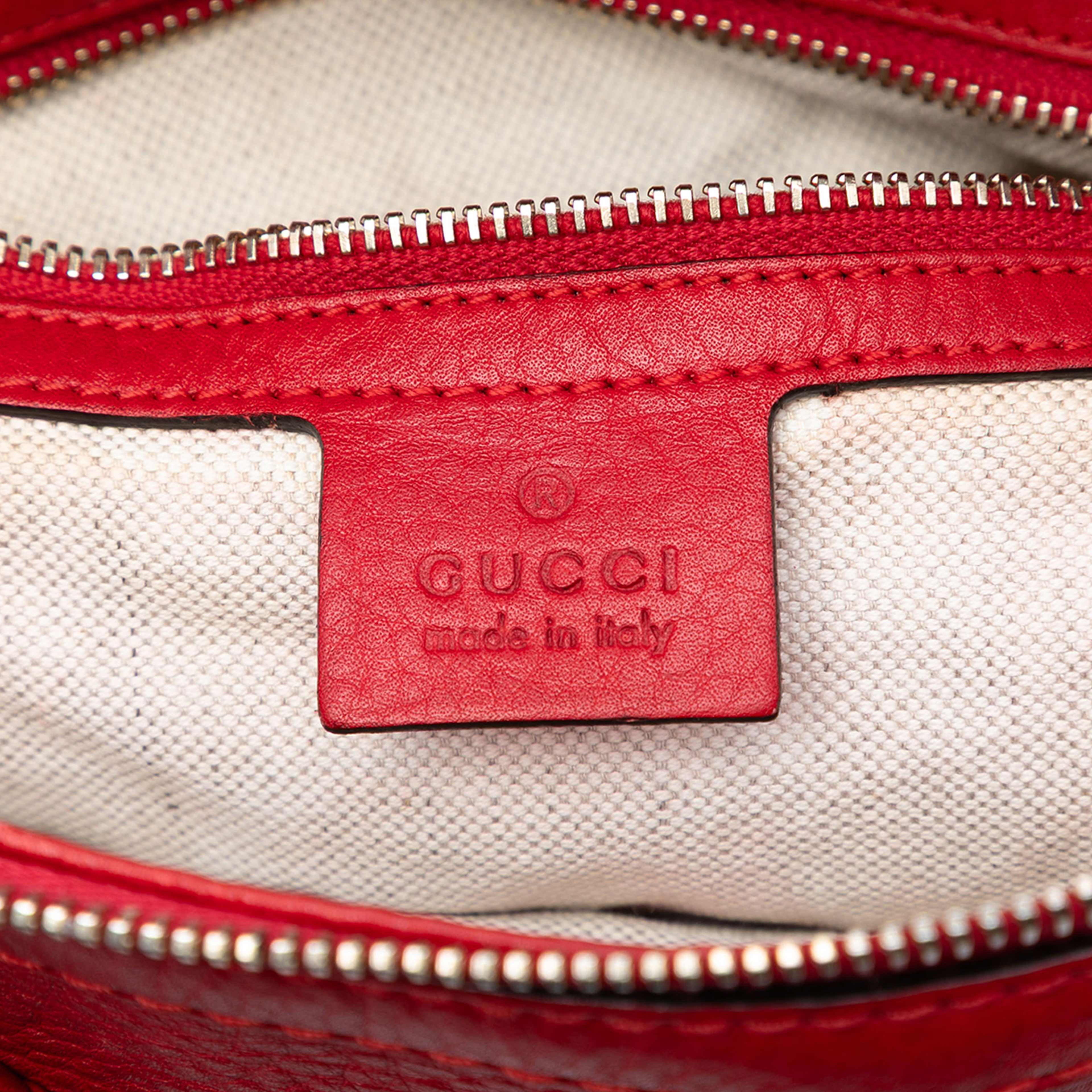 Gucci Pebbled Calfskin Bella Satchel, från Luxclusif, i färgen red. Klicka för att öppna bilden i stort format