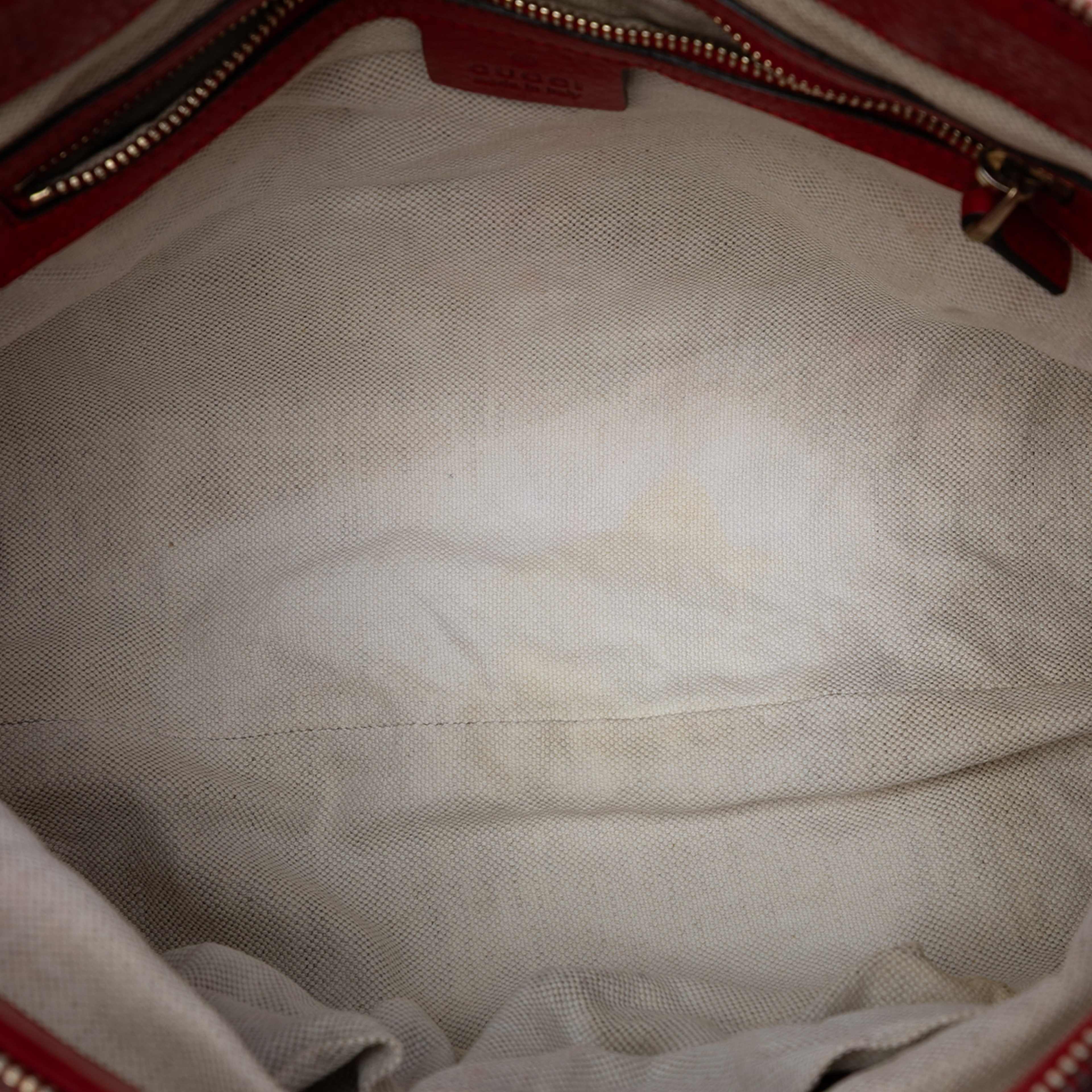 Gucci Pebbled Calfskin Bella Satchel, från Luxclusif, i färgen red. Klicka för att öppna bilden i stort format