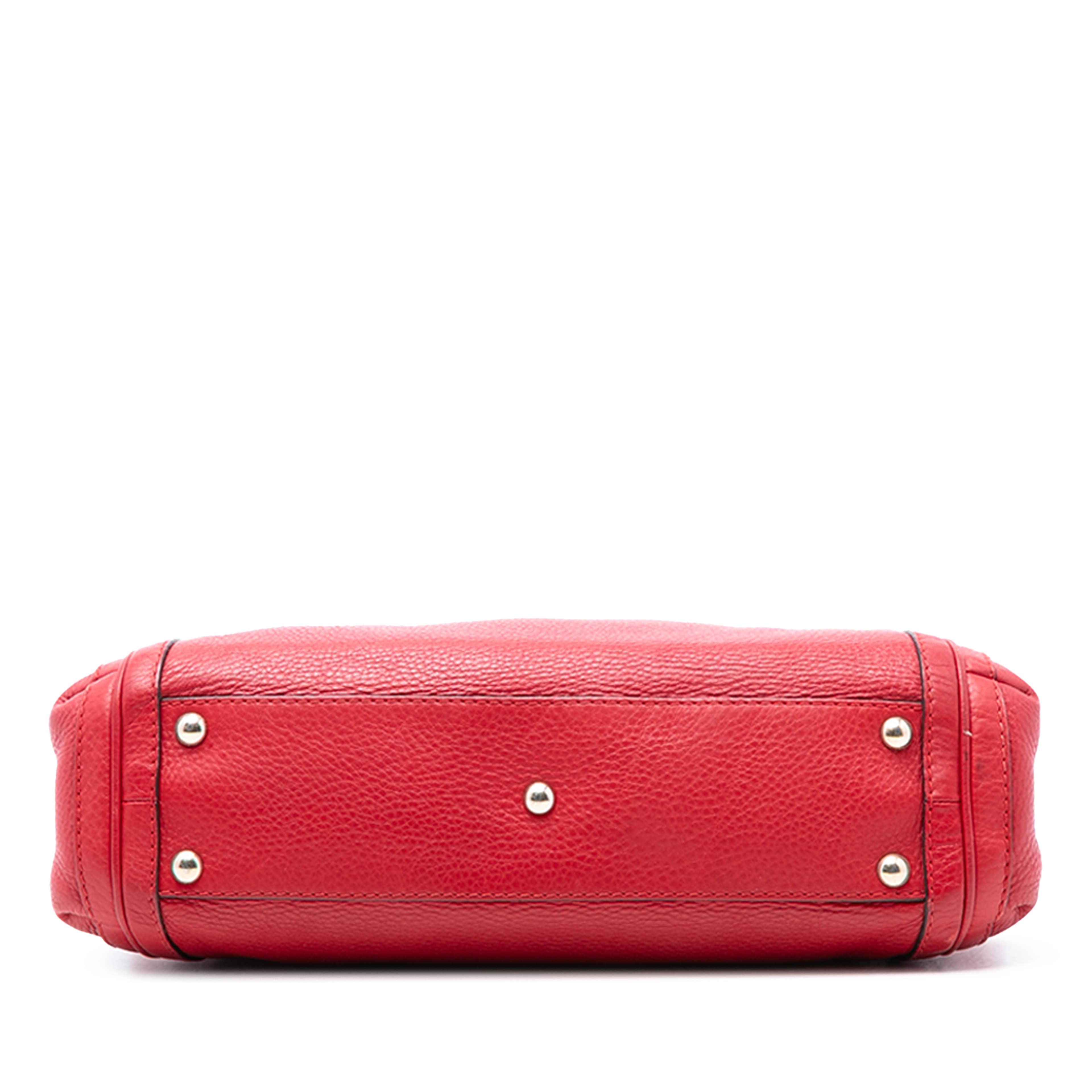 Gucci Pebbled Calfskin Bella Satchel, från Luxclusif, i färgen red. Klicka för att öppna bilden i stort format