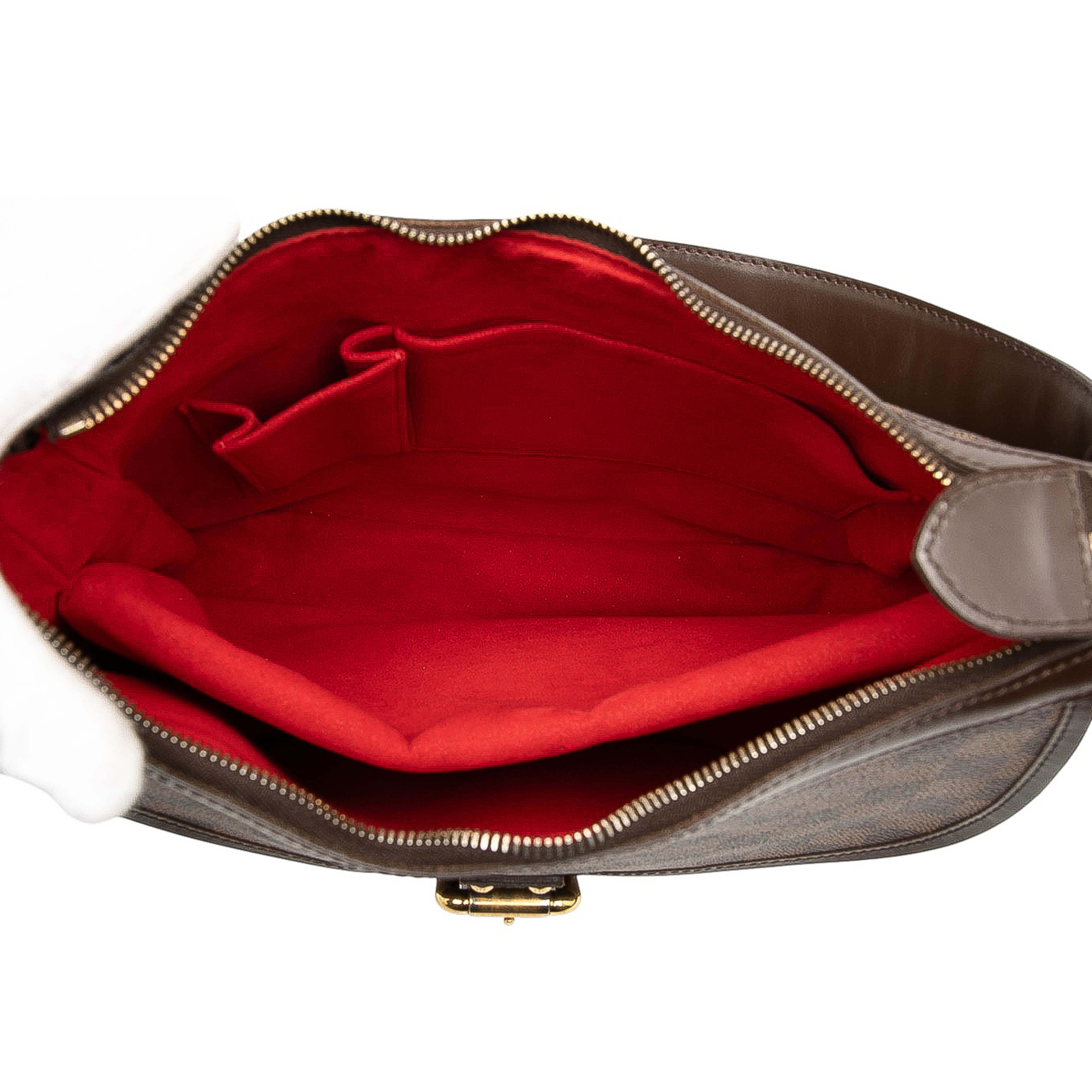 Louis Vuitton Damier Ebene Highbury, från Luxclusif, i färgen brown. Klicka för att öppna bilden i stort format