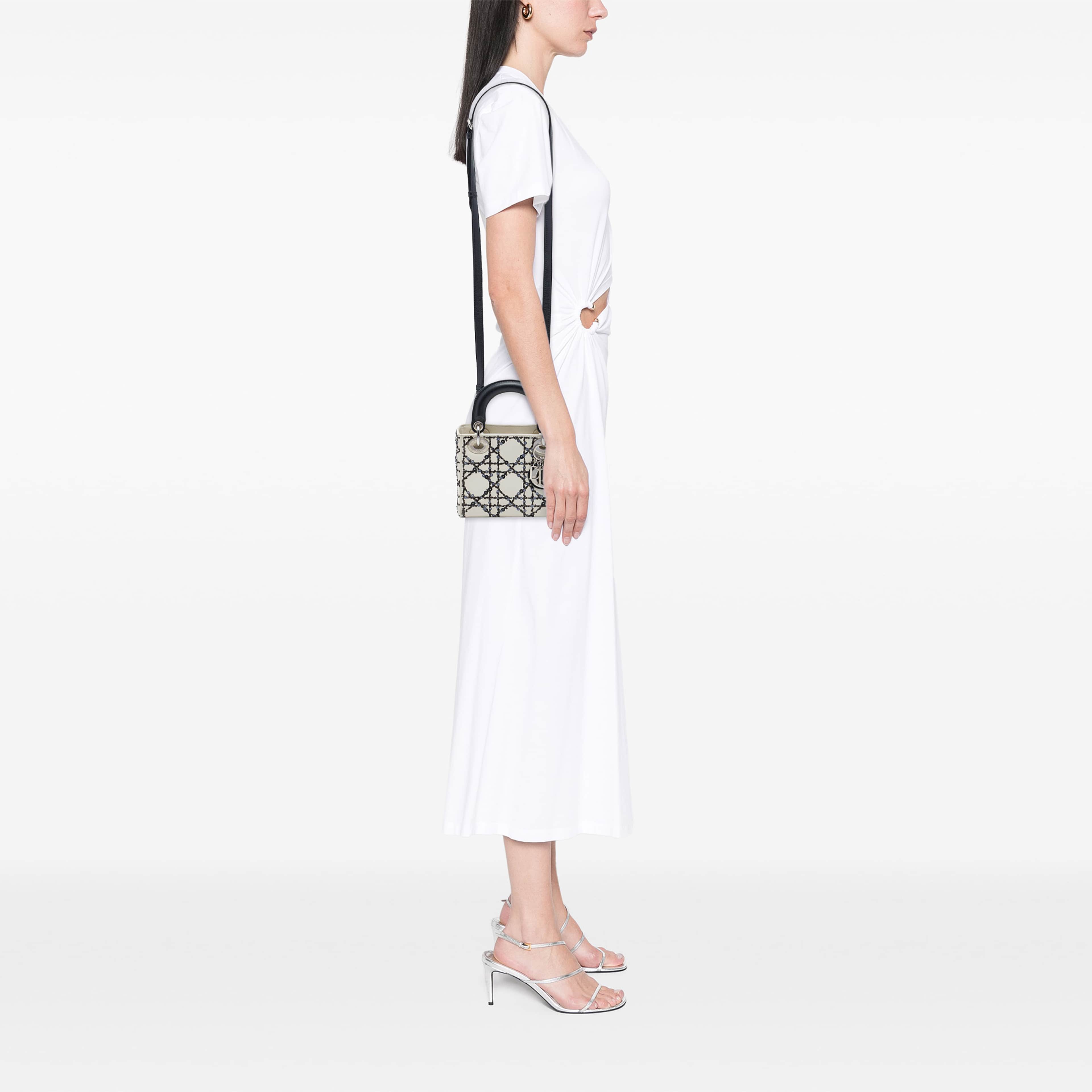 Dior Mini Calfskin Cannage Sequin Lady Dior, från Luxclusif, i färgen vit. Klicka för att öppna bilden i stort format