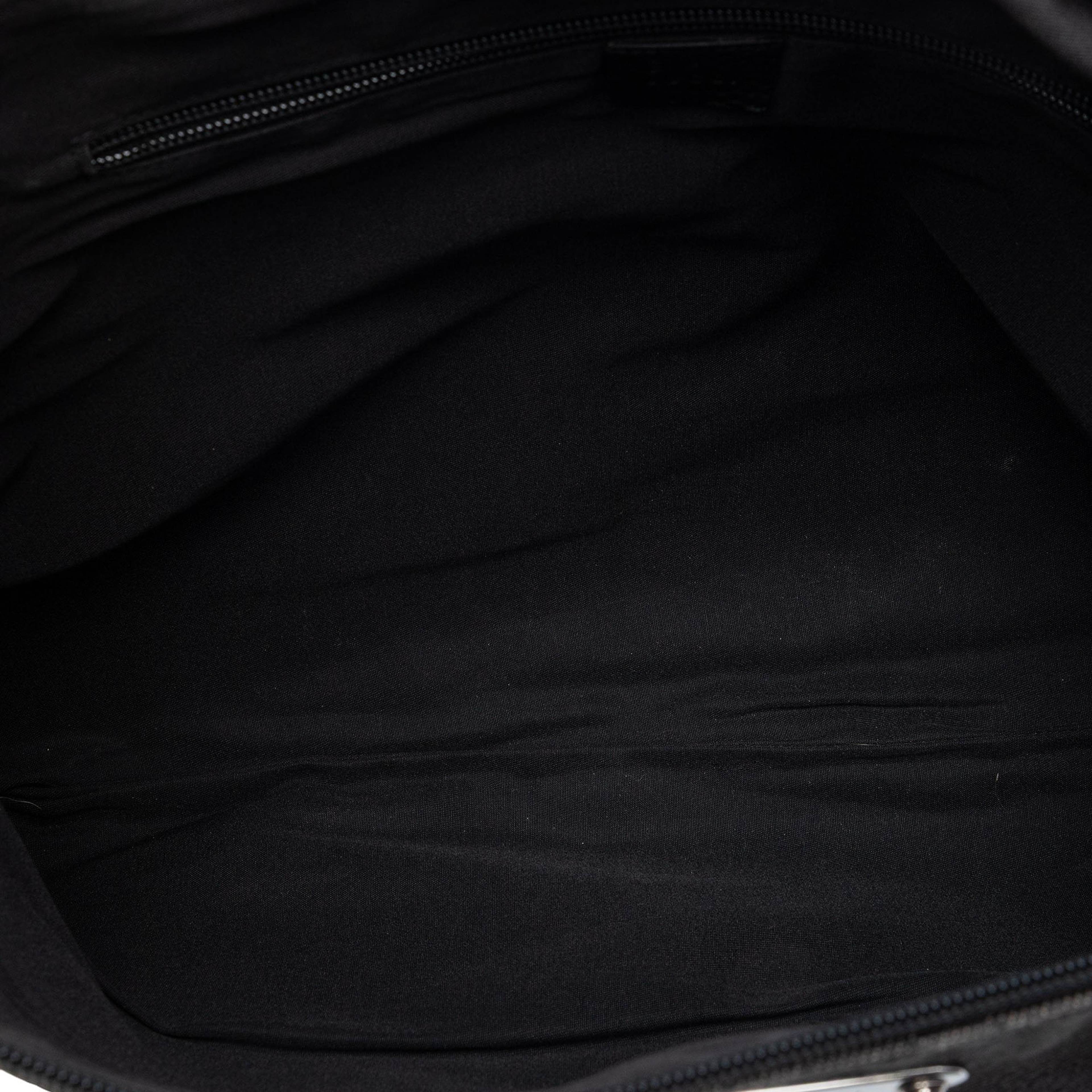 Gucci Gg Denim Crossbody, från Luxclusif, i färgen black. Klicka för att öppna bilden i stort format
