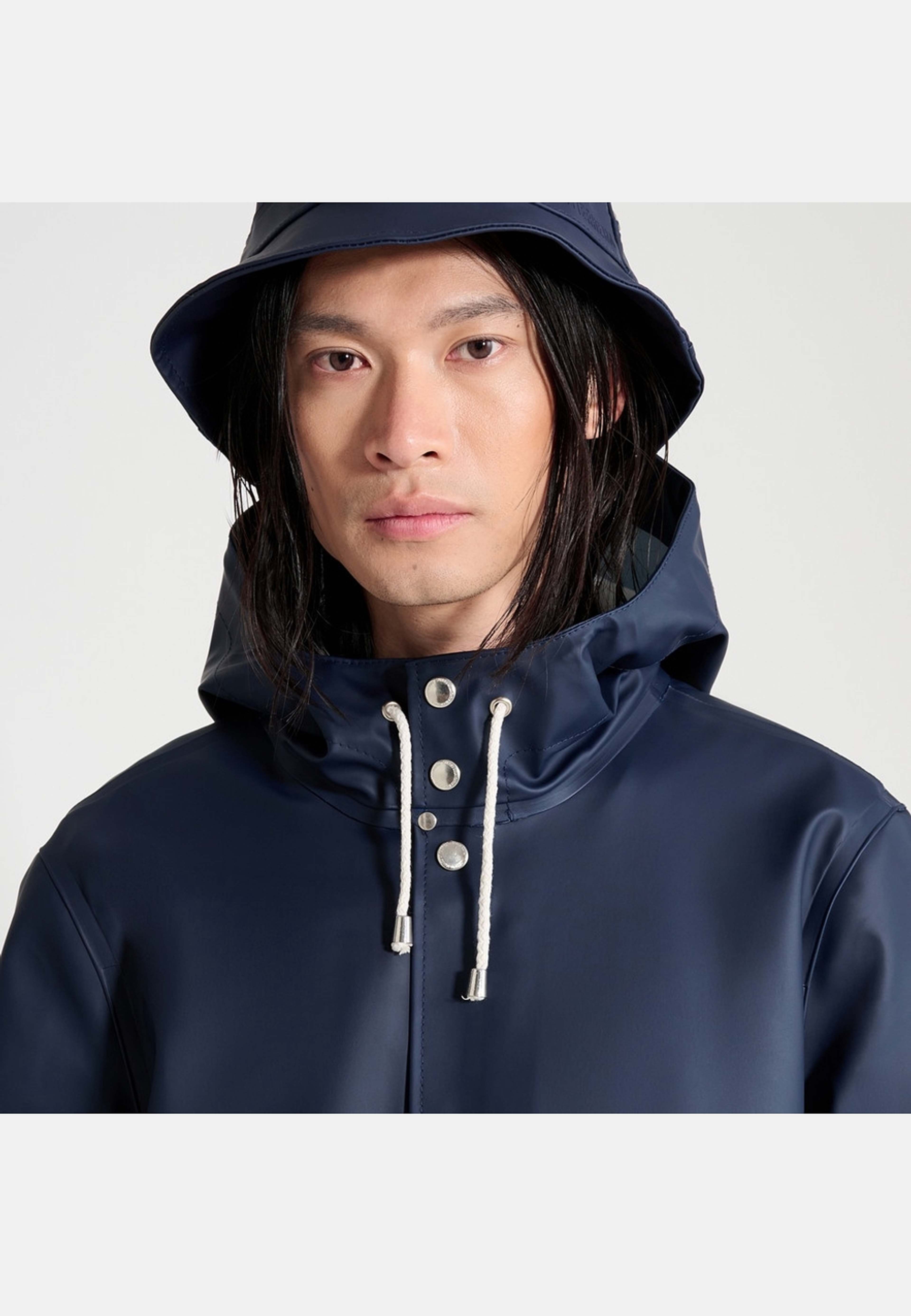 Beckholmen Bucket Hat, från Stutterheim, i färgen navy. Klicka för att öppna bilden i stort format