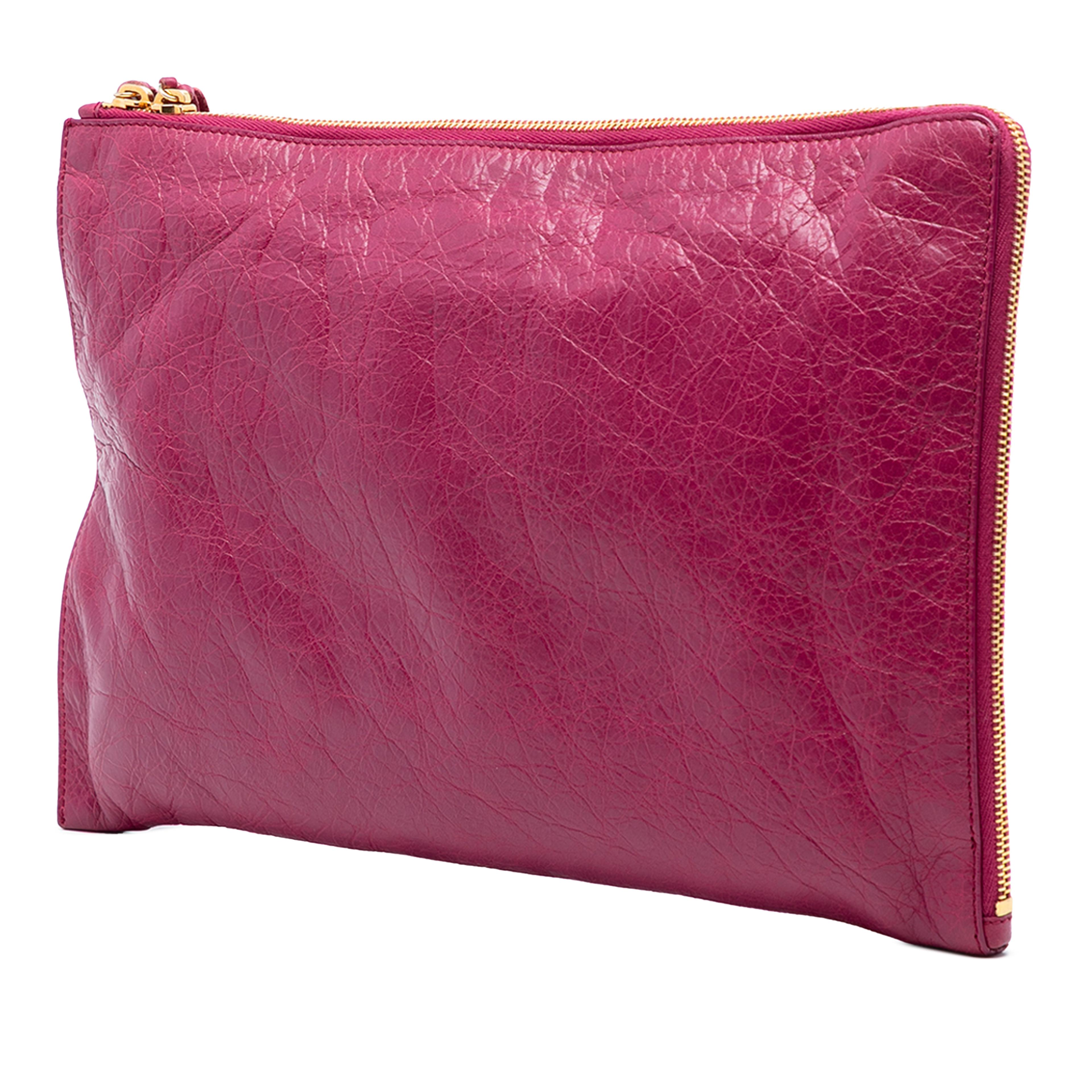 Balenciaga Lambskin Motocross Classic Zip Around Flat Clutch, från Luxclusif, i färgen hot pink. Klicka för att öppna bilden i stort format