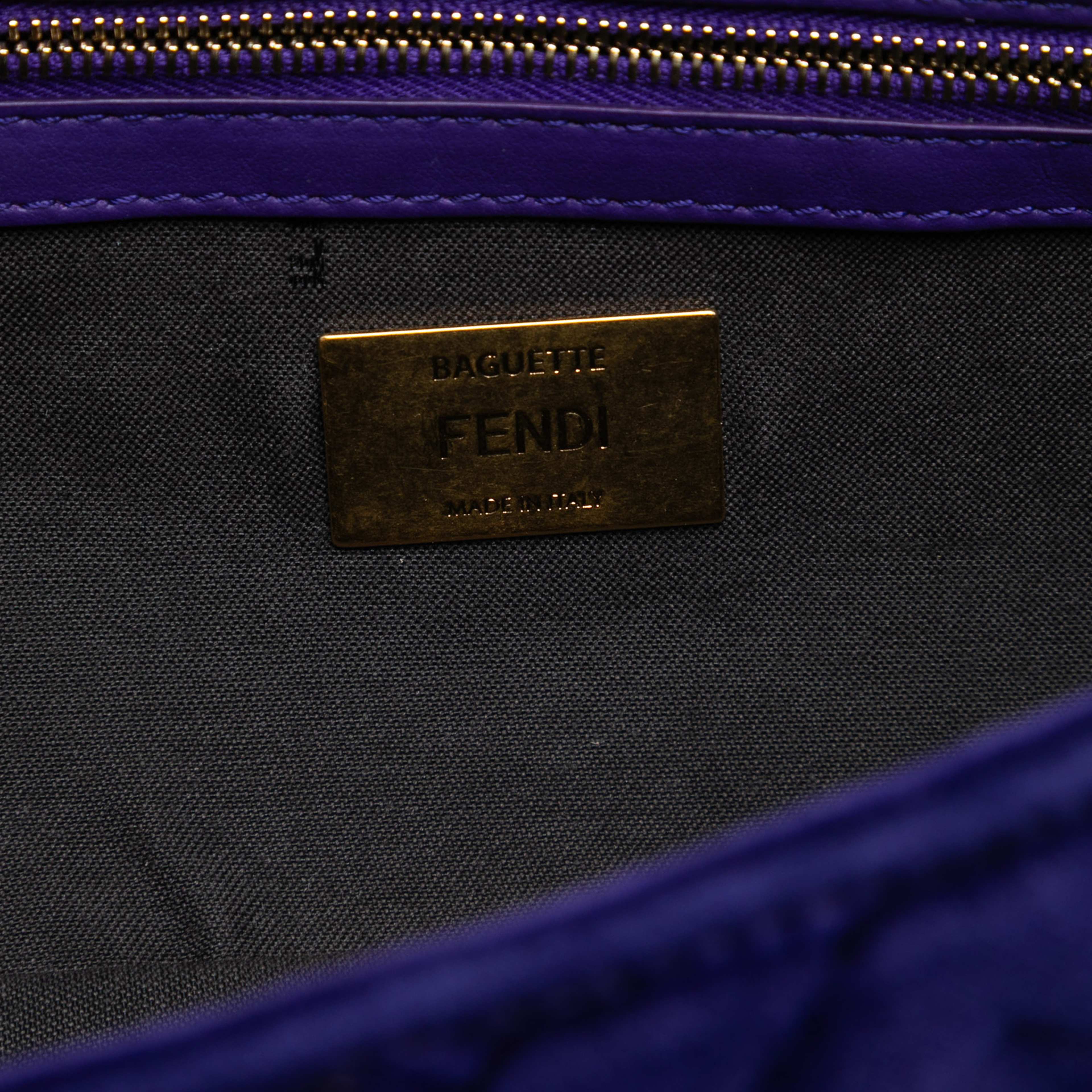 Fendi Zucca Embossed Velvet Baguette Satchel, från Luxclusif, i färgen violet. Klicka för att öppna bilden i stort format