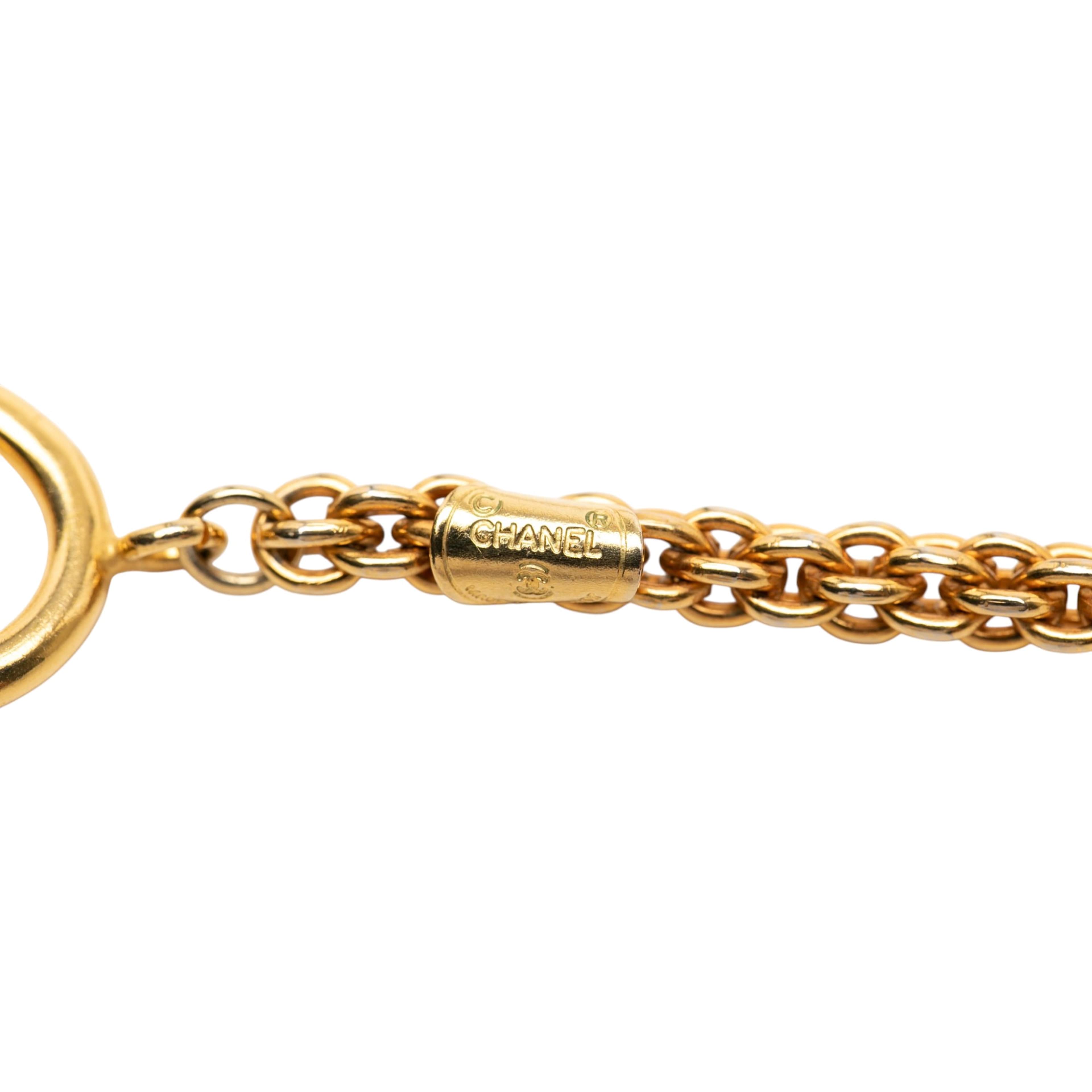 Chanel Gold Plated Diamond Strass Station Chain Long Necklace, från Luxclusif, i färgen gold. Klicka för att öppna bilden i stort format