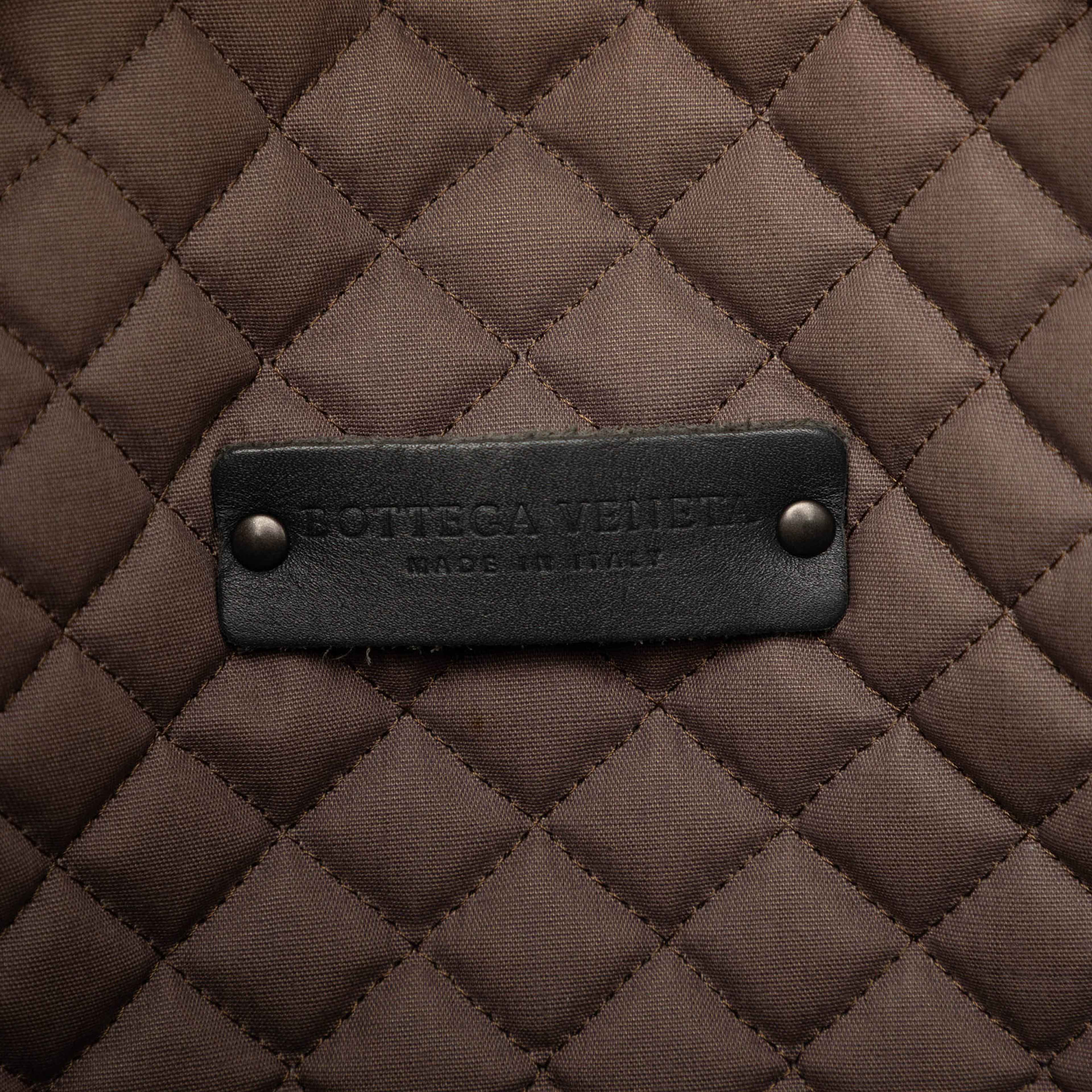 Bottega Veneta Intrecciato Trimmed Leather Briefcase, från Luxclusif, i färgen black. Klicka för att öppna bilden i stort format