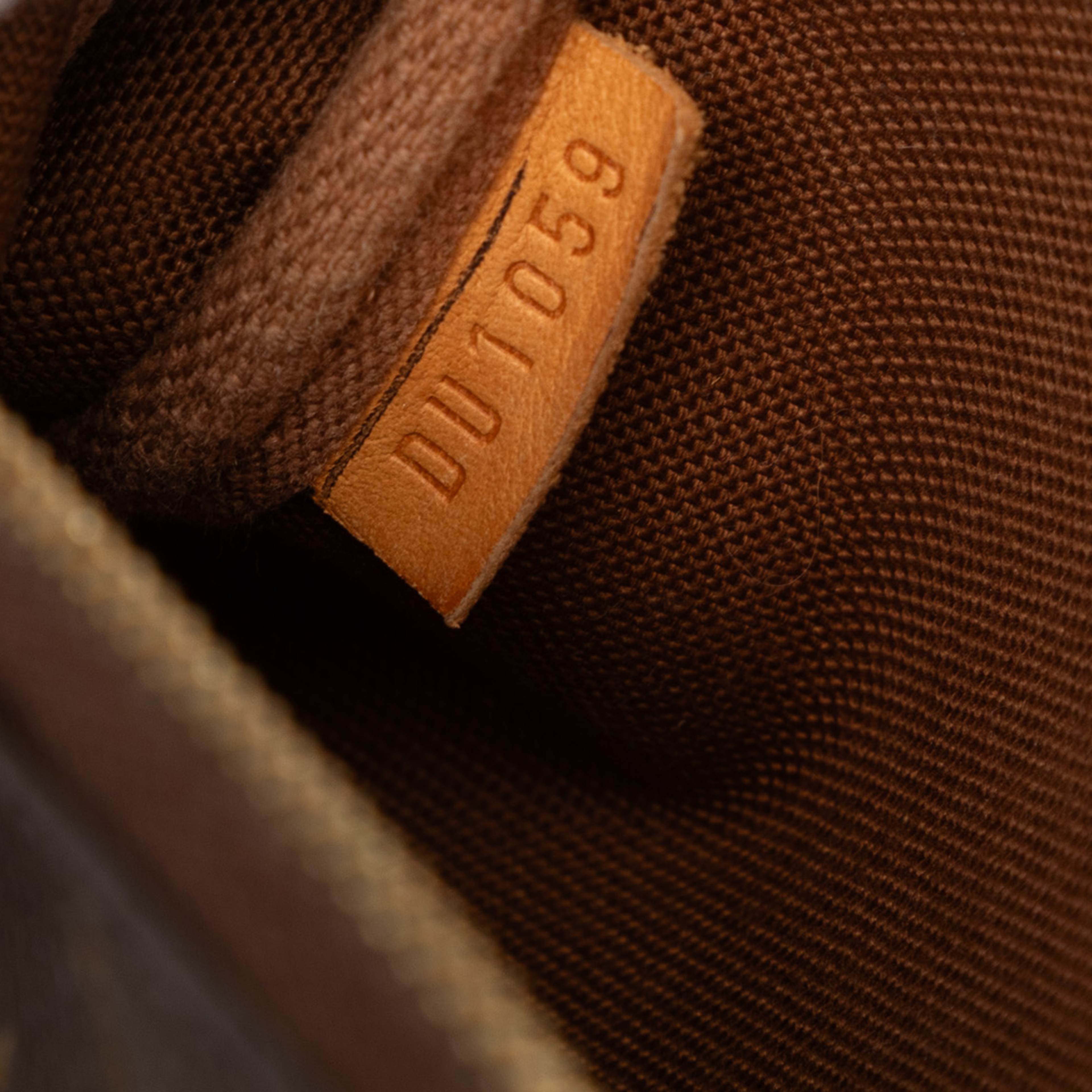 Louis Vuitton Monogram Mini Pochette Accessoires, från Luxclusif, i färgen brun. Klicka för att öppna bilden i stort format