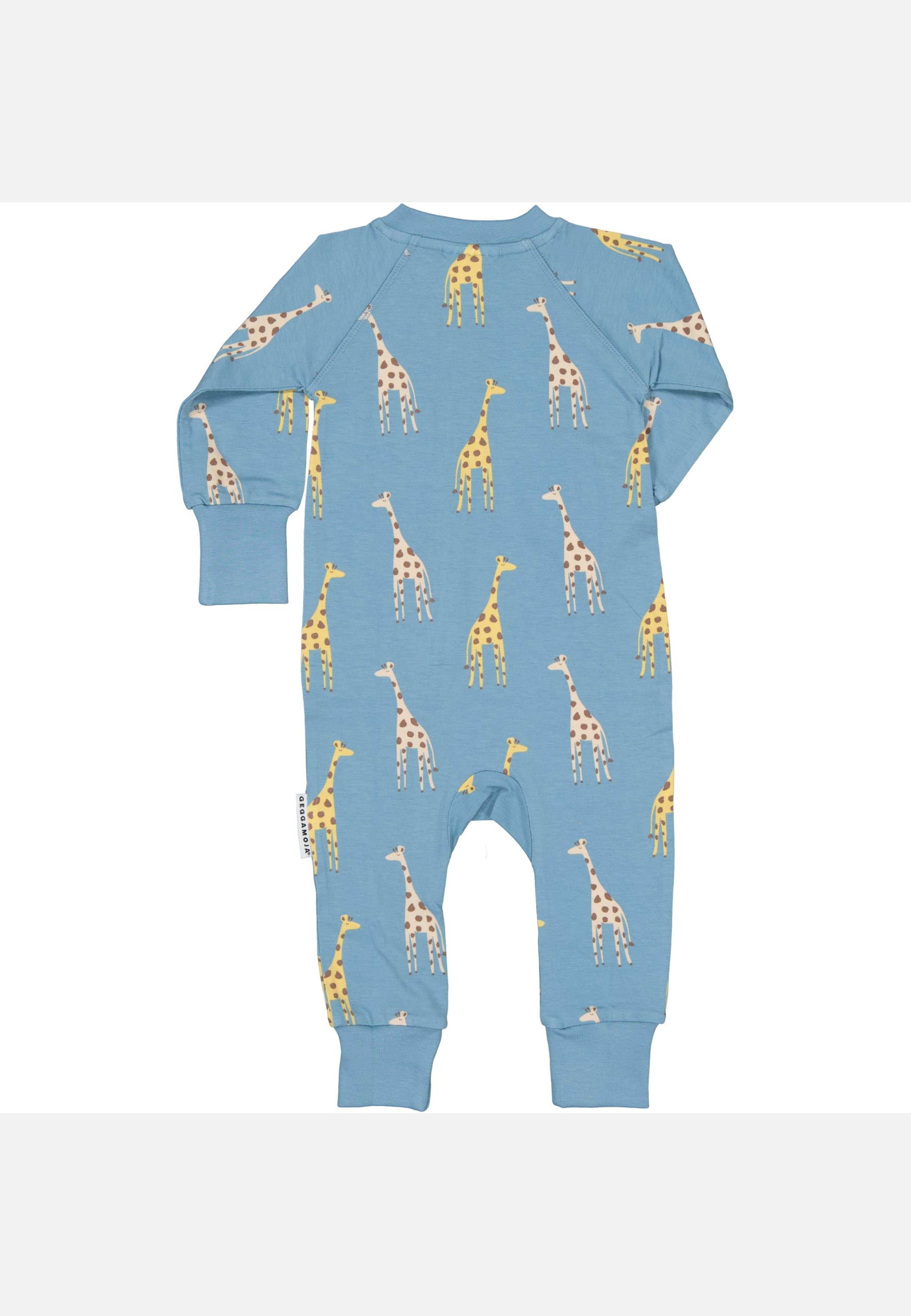 Heldräktspyjamas Bambu, från Geggamoja, i färgen blue giraffe. Klicka för att öppna bilden i stort format