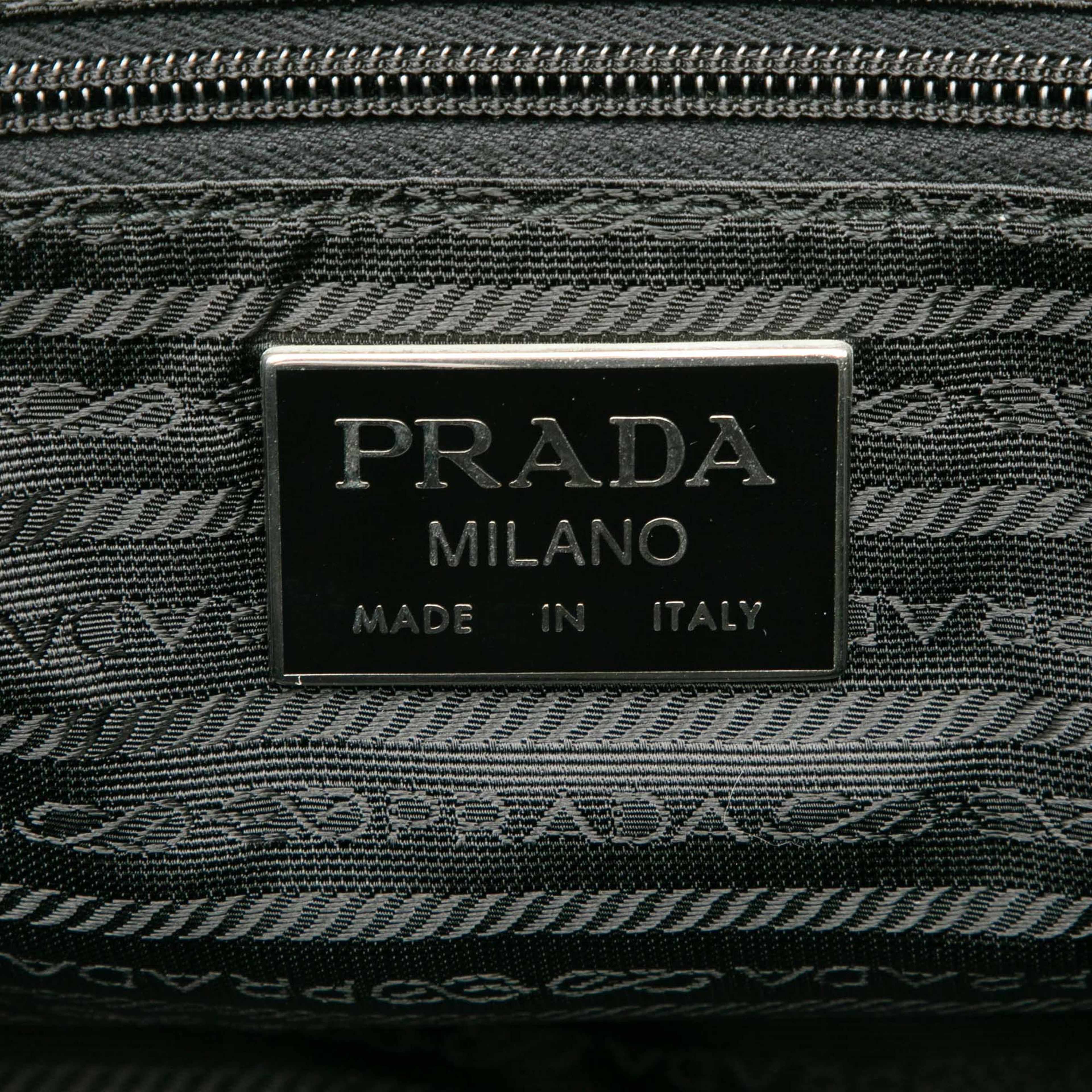 Prada Tessuto Travel Bag, från Luxclusif, i färgen black. Klicka för att öppna bilden i stort format