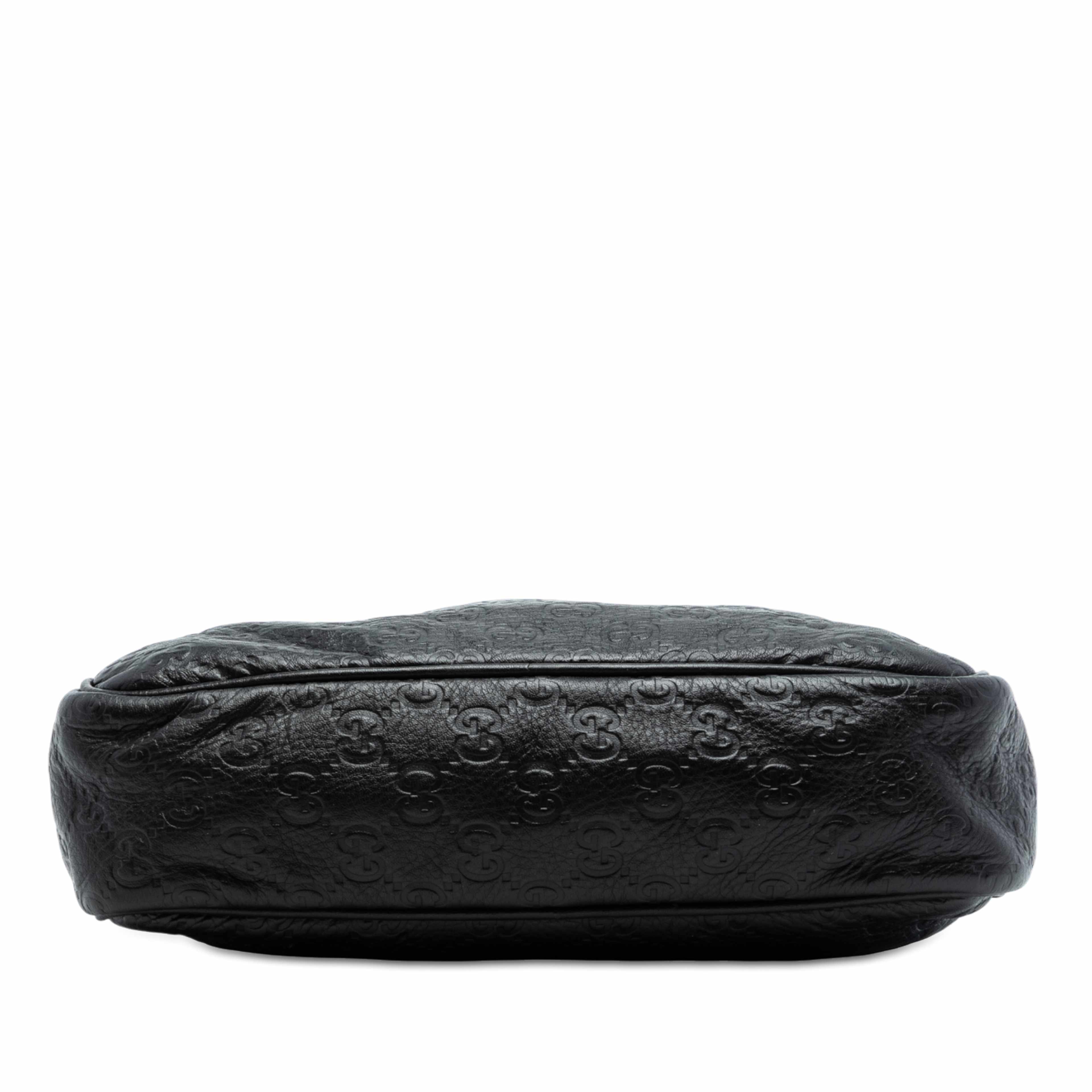 Gucci Guccissima Crossbody, från Luxclusif, i färgen black. Klicka för att öppna bilden i stort format