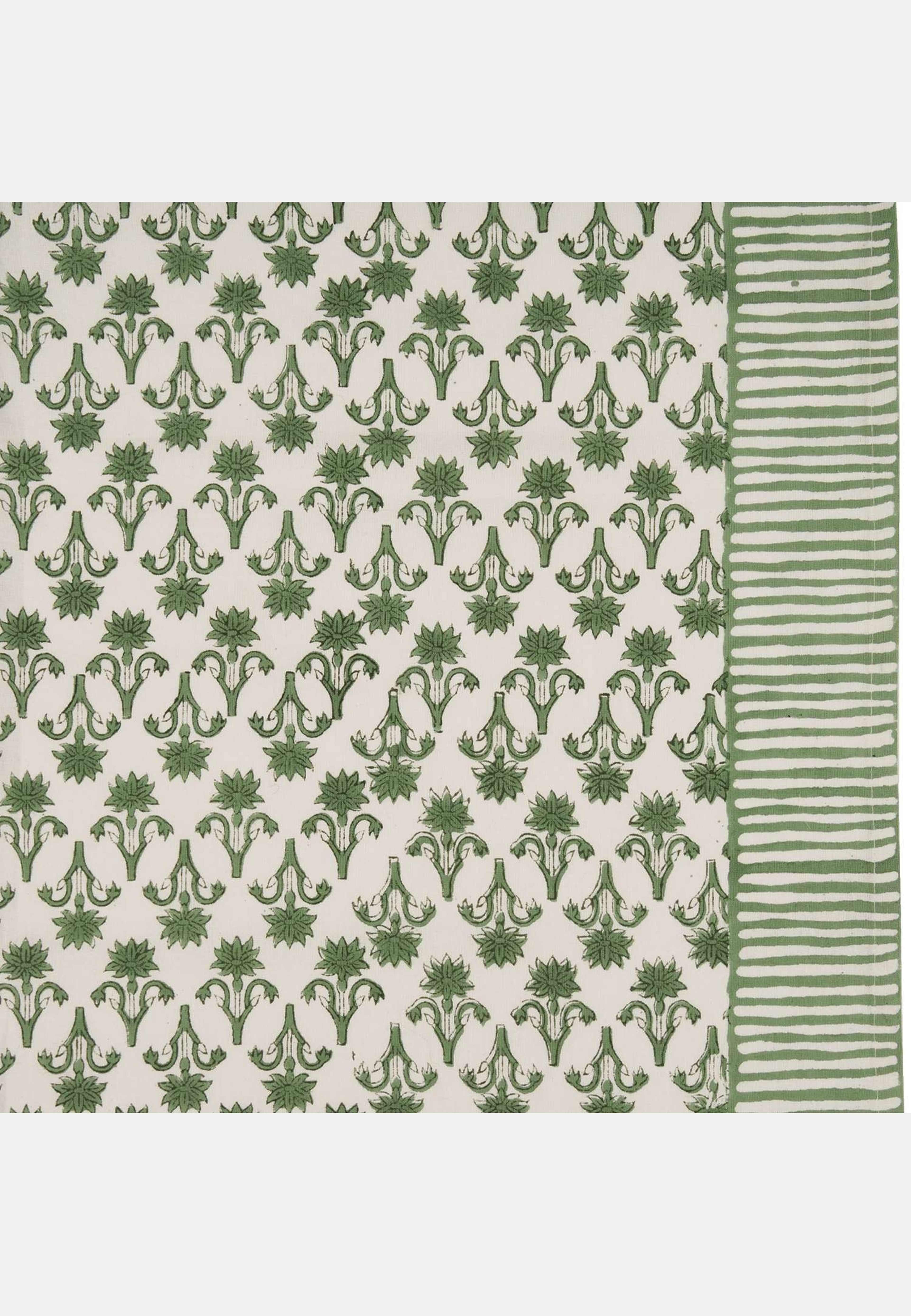 Lily Bordsduk - 150x350 Cm, från Pick A Poppy, i färgen green. Klicka för att öppna bilden i stort format