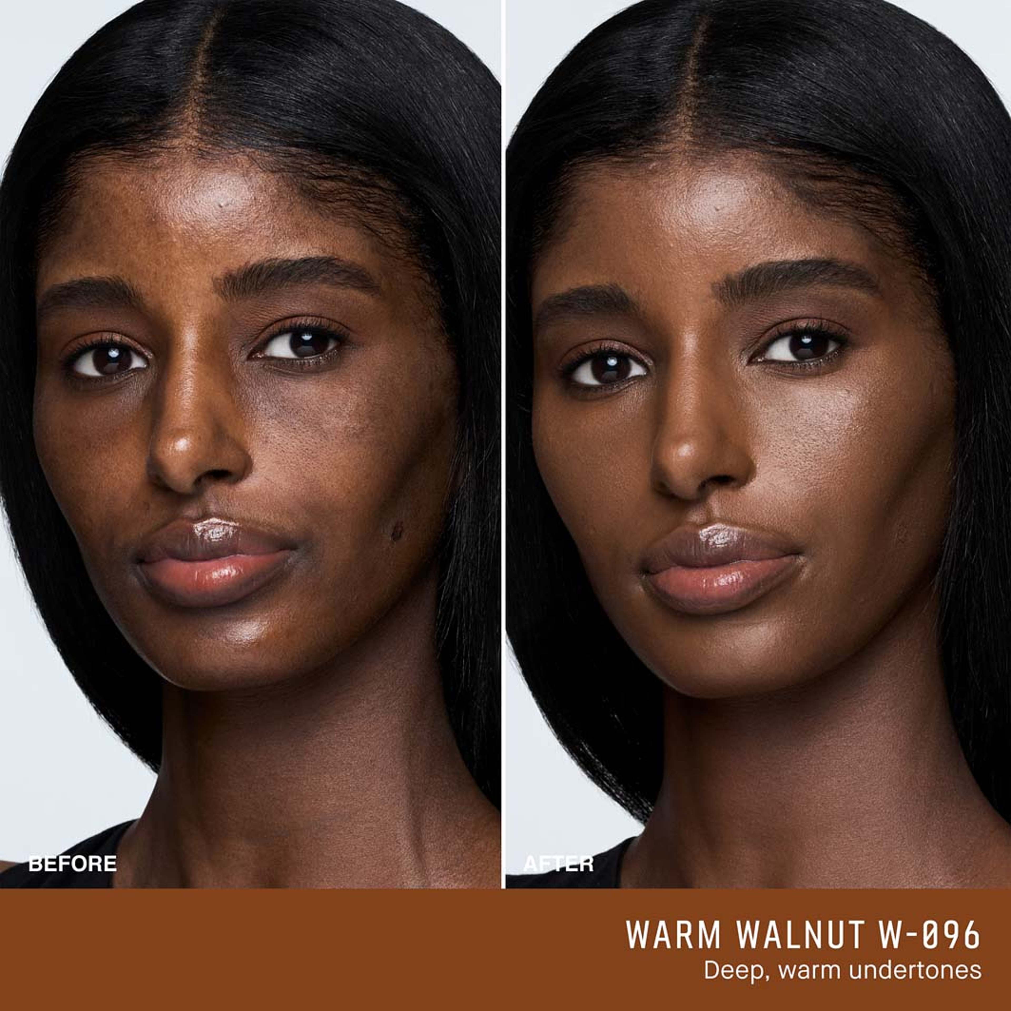 Serum Silk Foundation, från Bobbi Brown, i färgen Warm Walnut. Klicka för att öppna bilden i stort format
