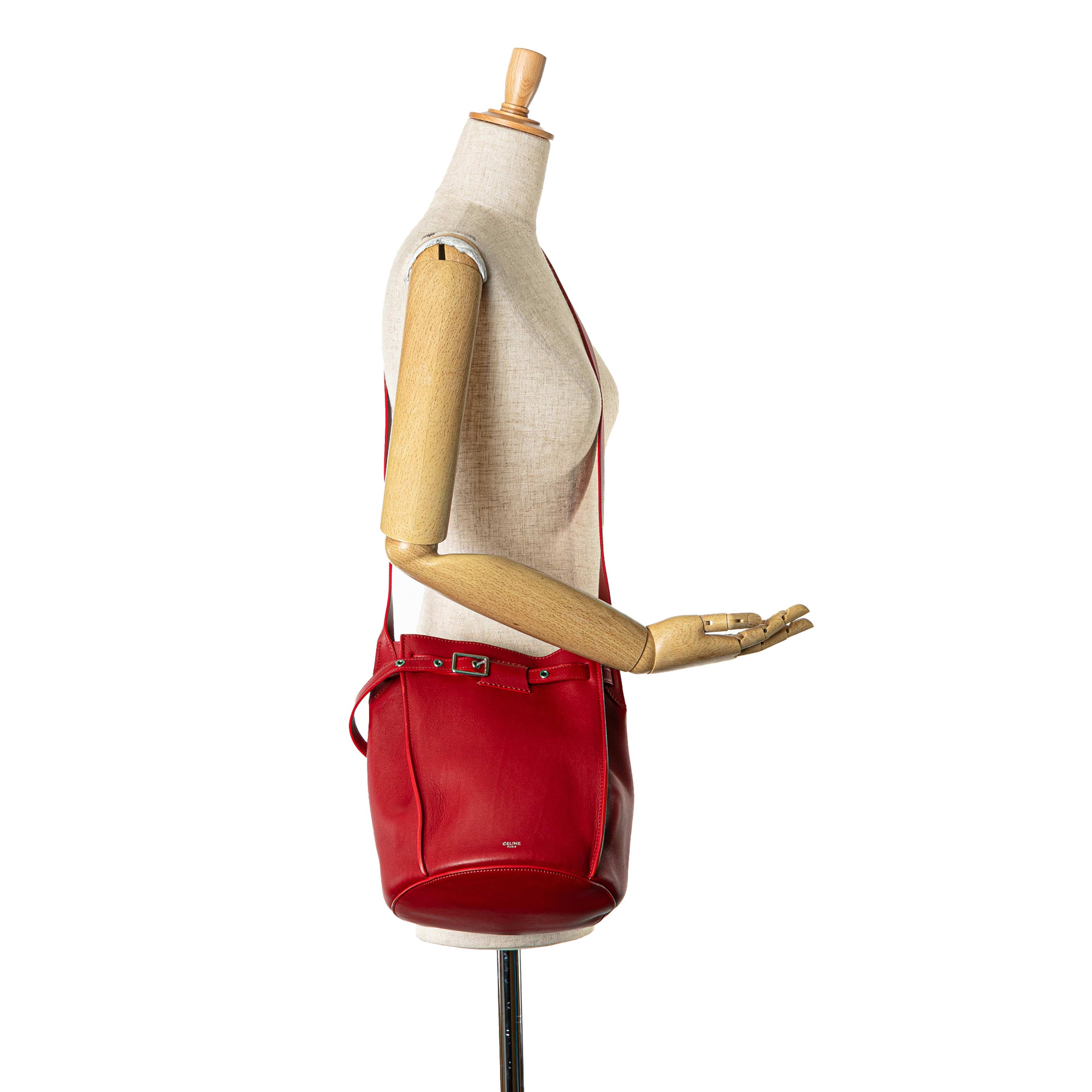 Celine Leather Big Bag Bucket Crossbody, från Luxclusif, i färgen röd. Klicka för att öppna bilden i stort format