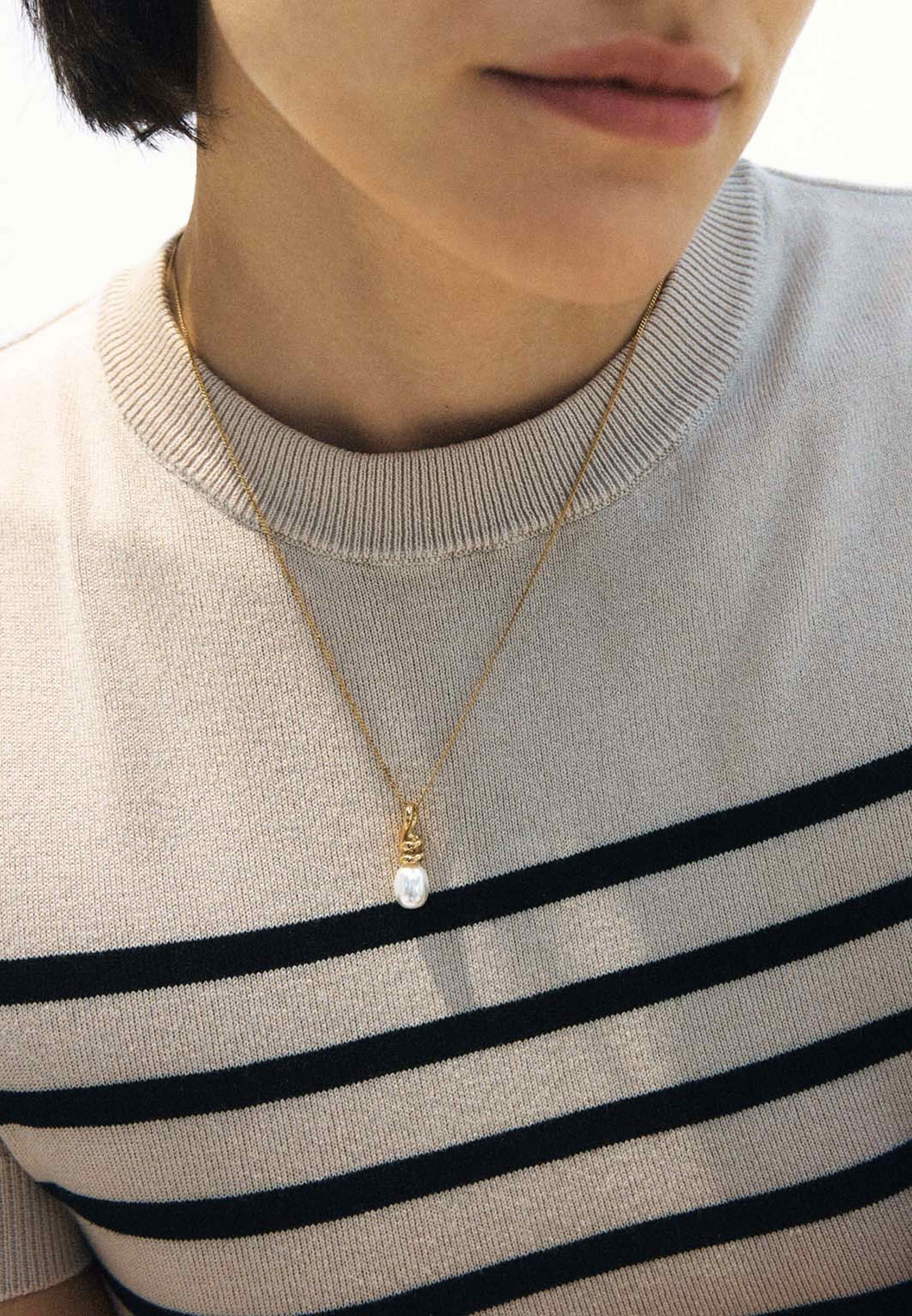 Swivel Necklace Pearl S Gold, från Edblad, i färgen Gold. Klicka för att öppna bilden i stort format