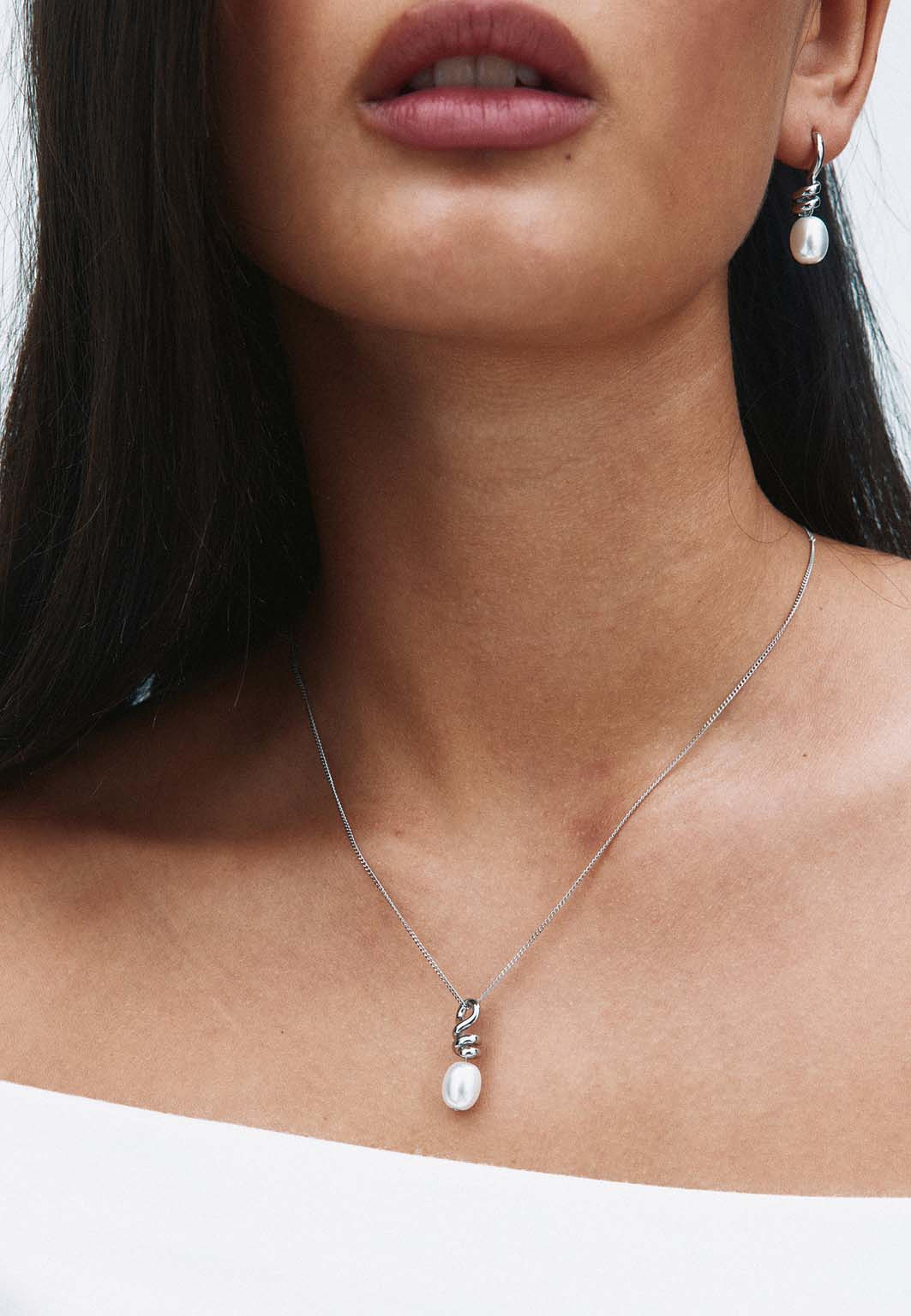 Swivel Necklace Pearl S Steel, från Edblad, i färgen Steel. Klicka för att öppna bilden i stort format