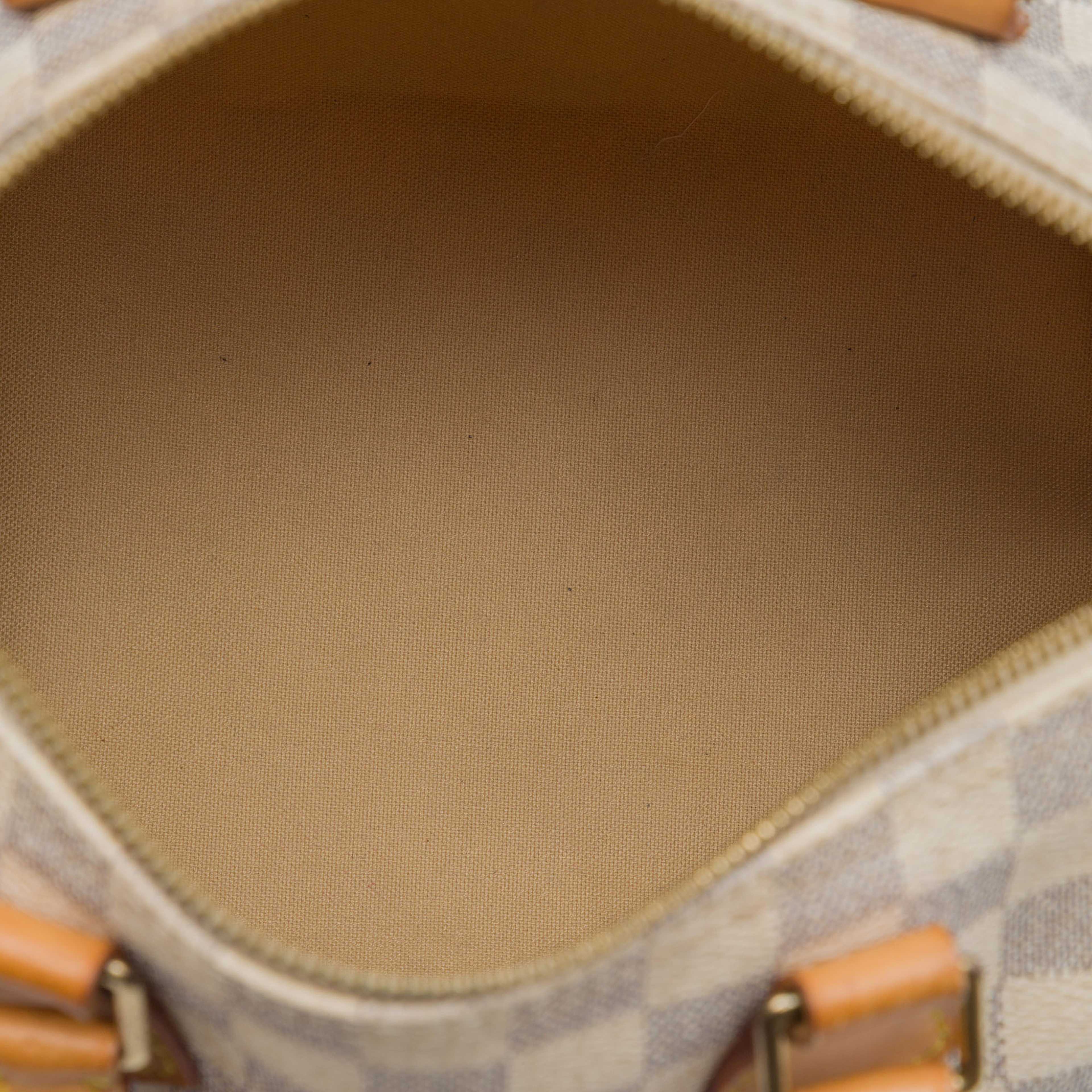 Louis Vuitton Damier Azur Speedy 25, från Luxclusif, i färgen vit. Klicka för att öppna bilden i stort format
