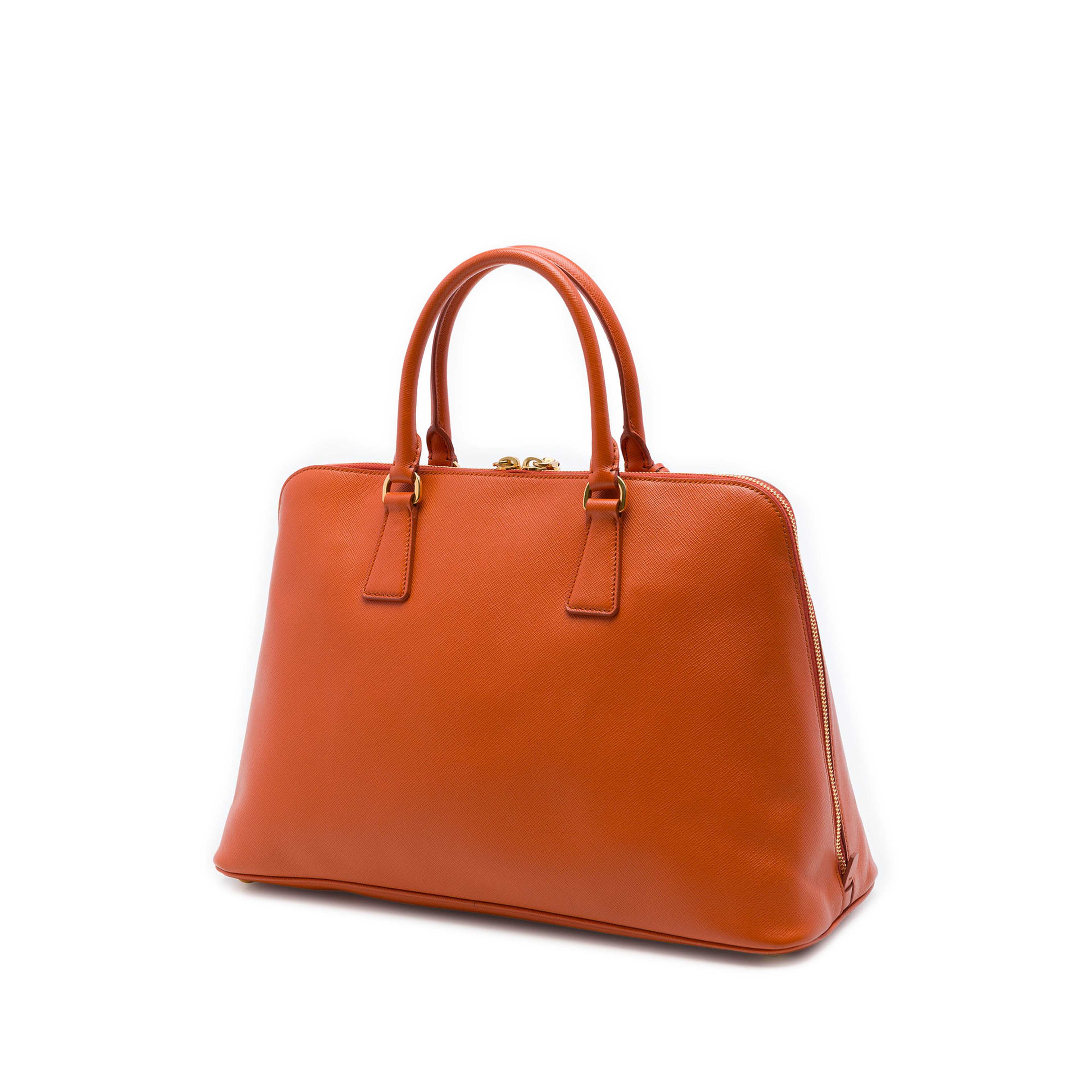Prada Large Saffiano Lux Promenade Satchel, från Luxclusif, i färgen orange. Klicka för att öppna bilden i stort format