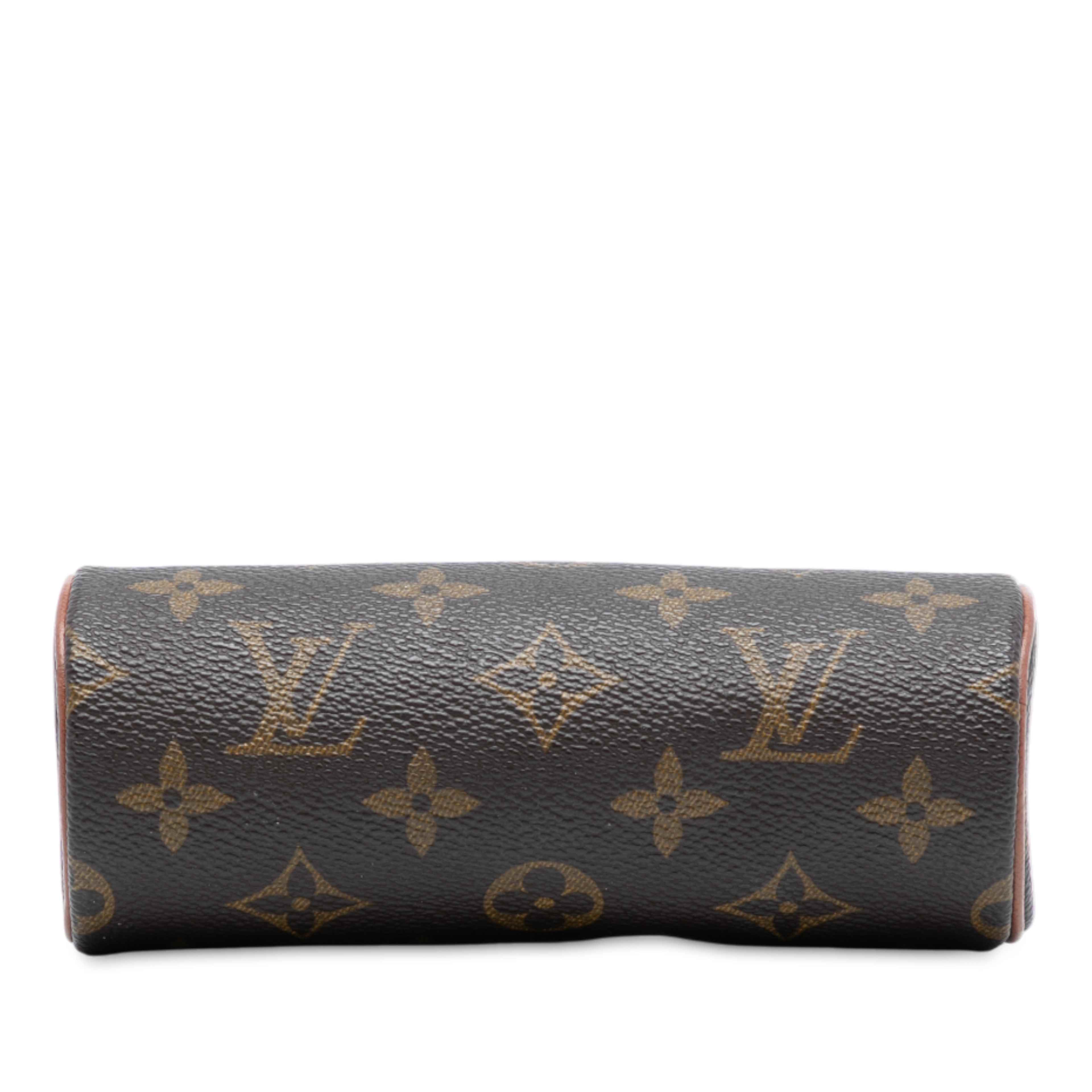 Louis Vuitton Monogram Papillon Pochette, från Luxclusif, i färgen brown. Klicka för att öppna bilden i stort format