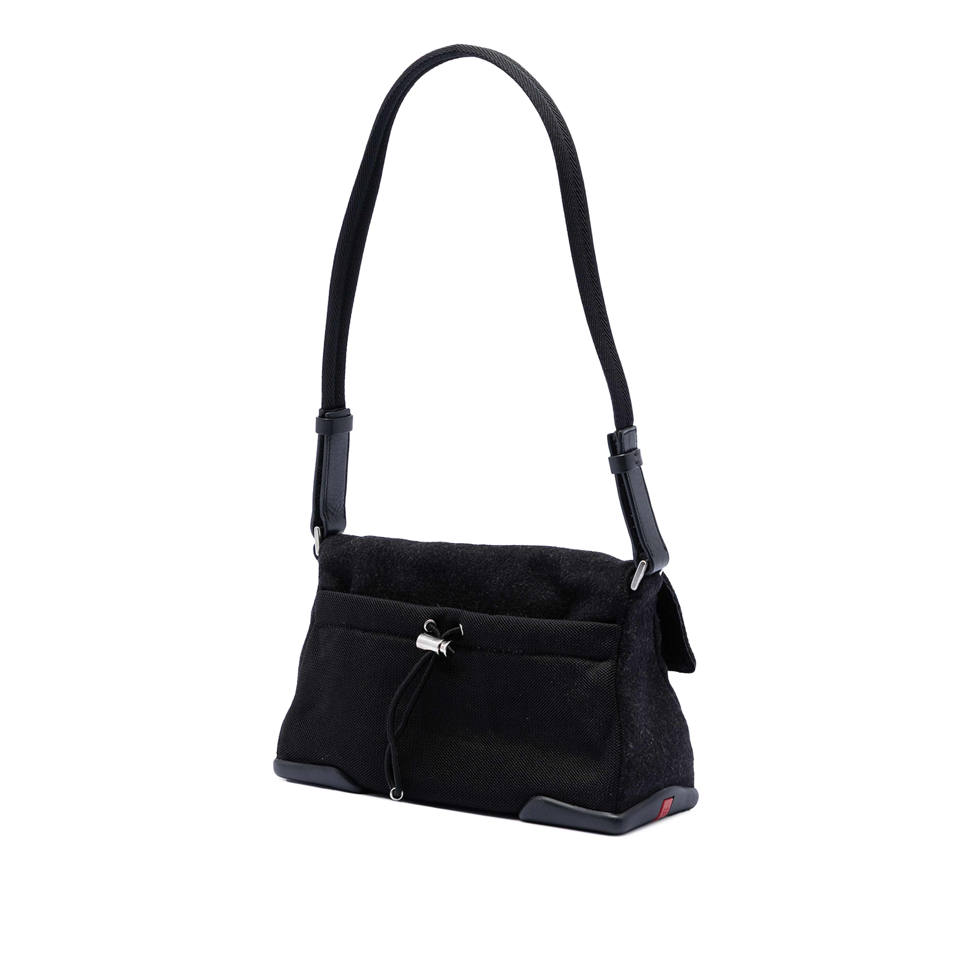 Prada Wool Sports Line Shoulder Bag, från Luxclusif, i färgen black. Klicka för att öppna bilden i stort format