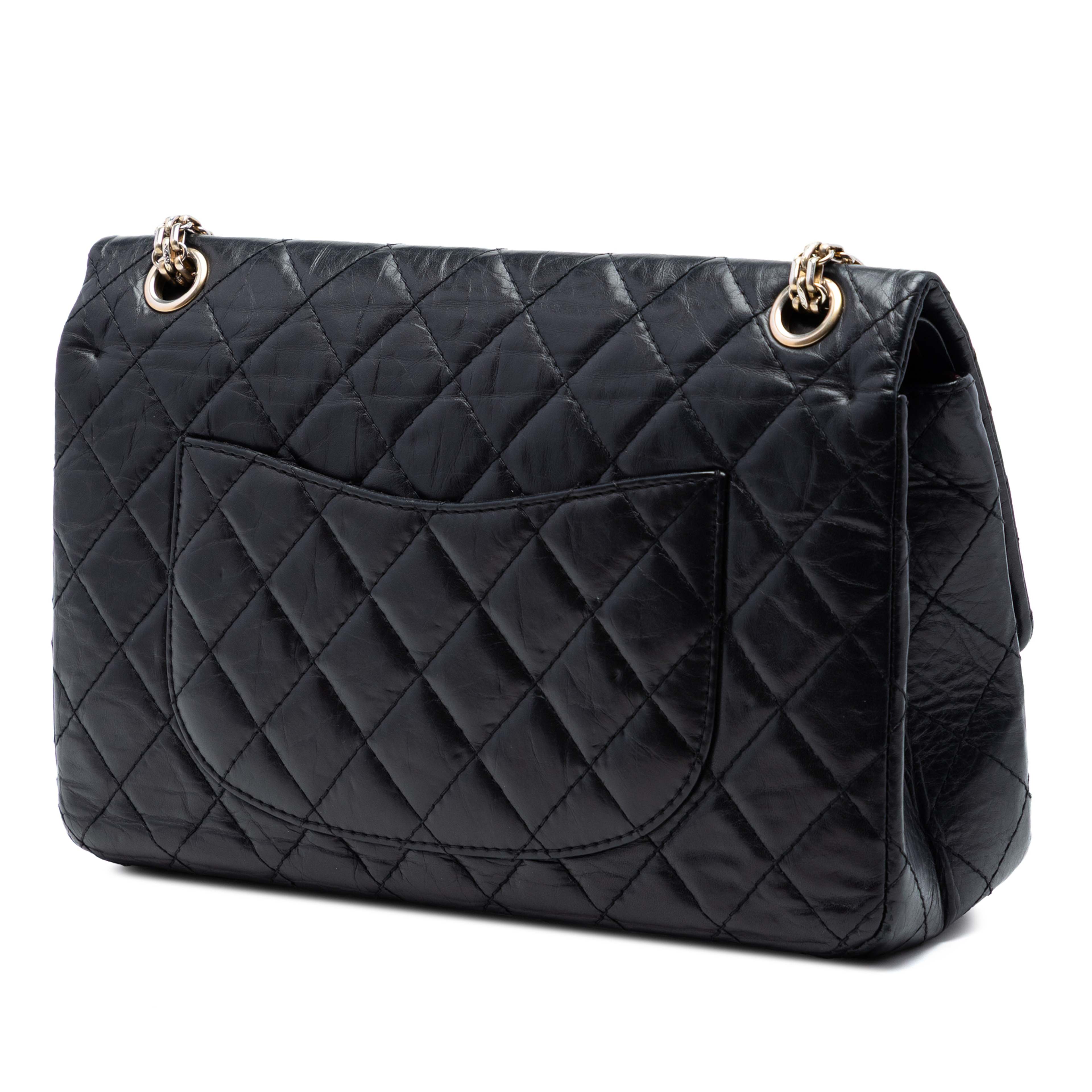 Chanel Quilted Aged Calfskin Reissue 2.55 Double Flap 226, från Luxclusif, i färgen svart. Klicka för att öppna bilden i stort format