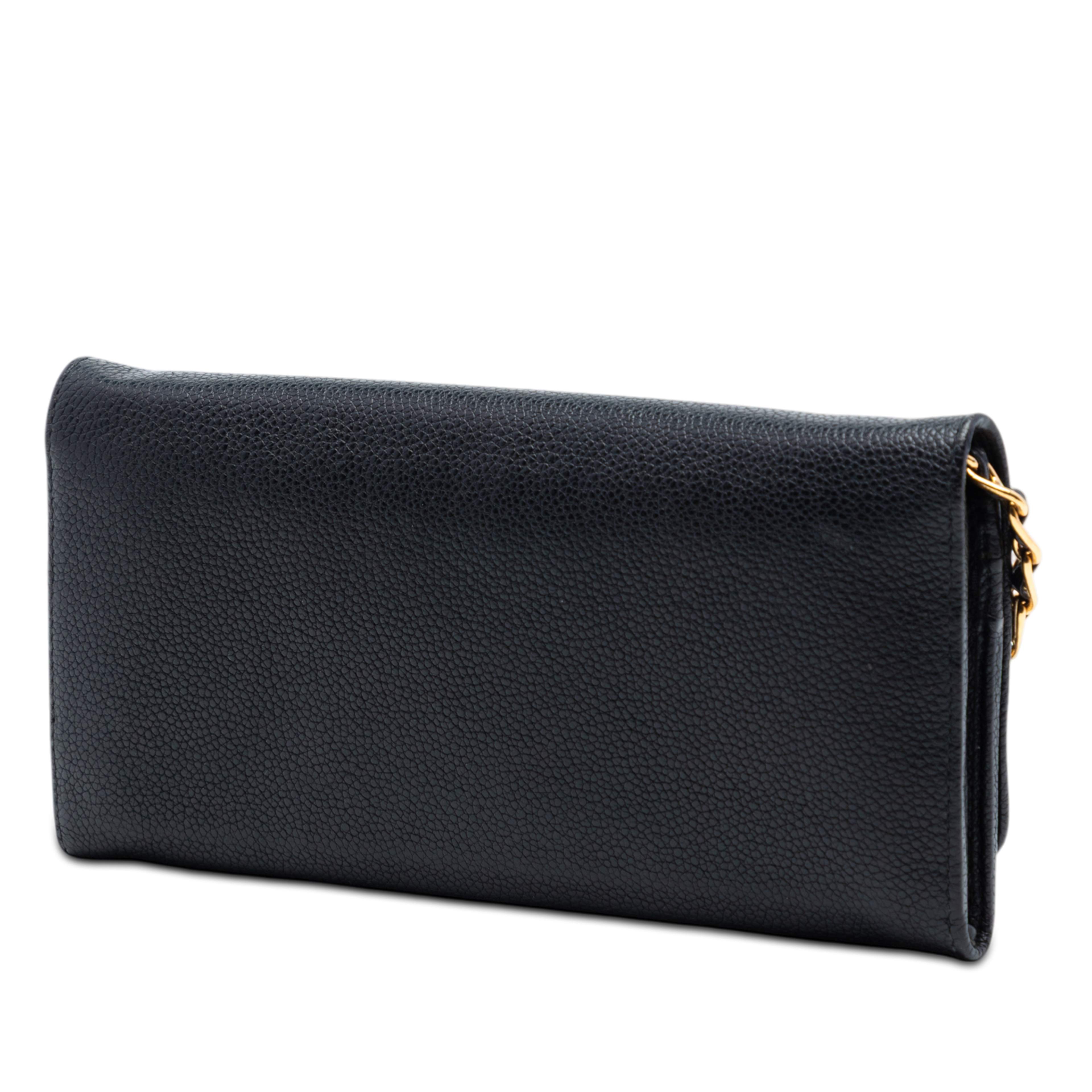 Prada Vitello Daino Wallet On Chain, från Luxclusif, i färgen black. Klicka för att öppna bilden i stort format