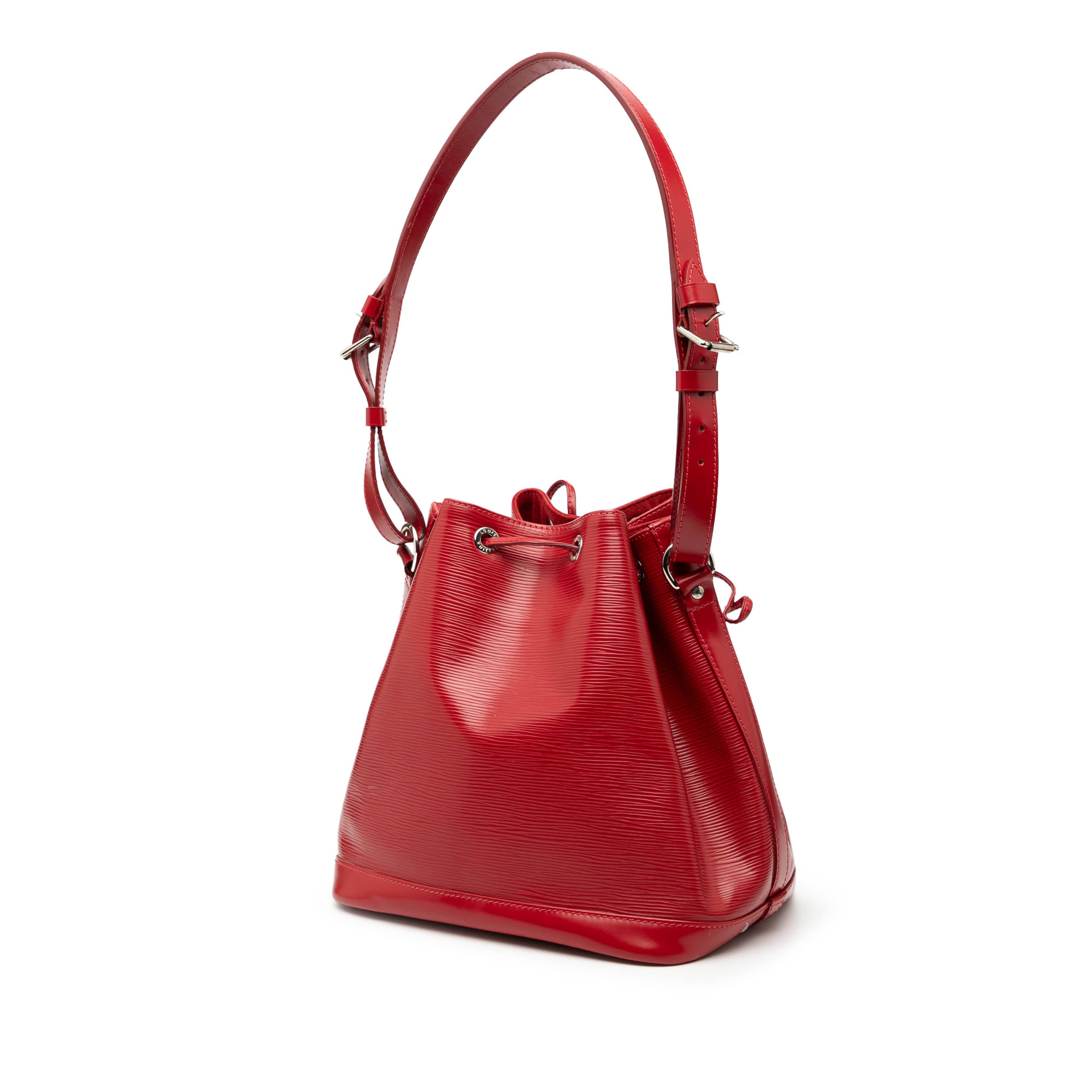 Louis Vuitton Epi Petit Noe, från Luxclusif, i färgen röd. Klicka för att öppna bilden i stort format
