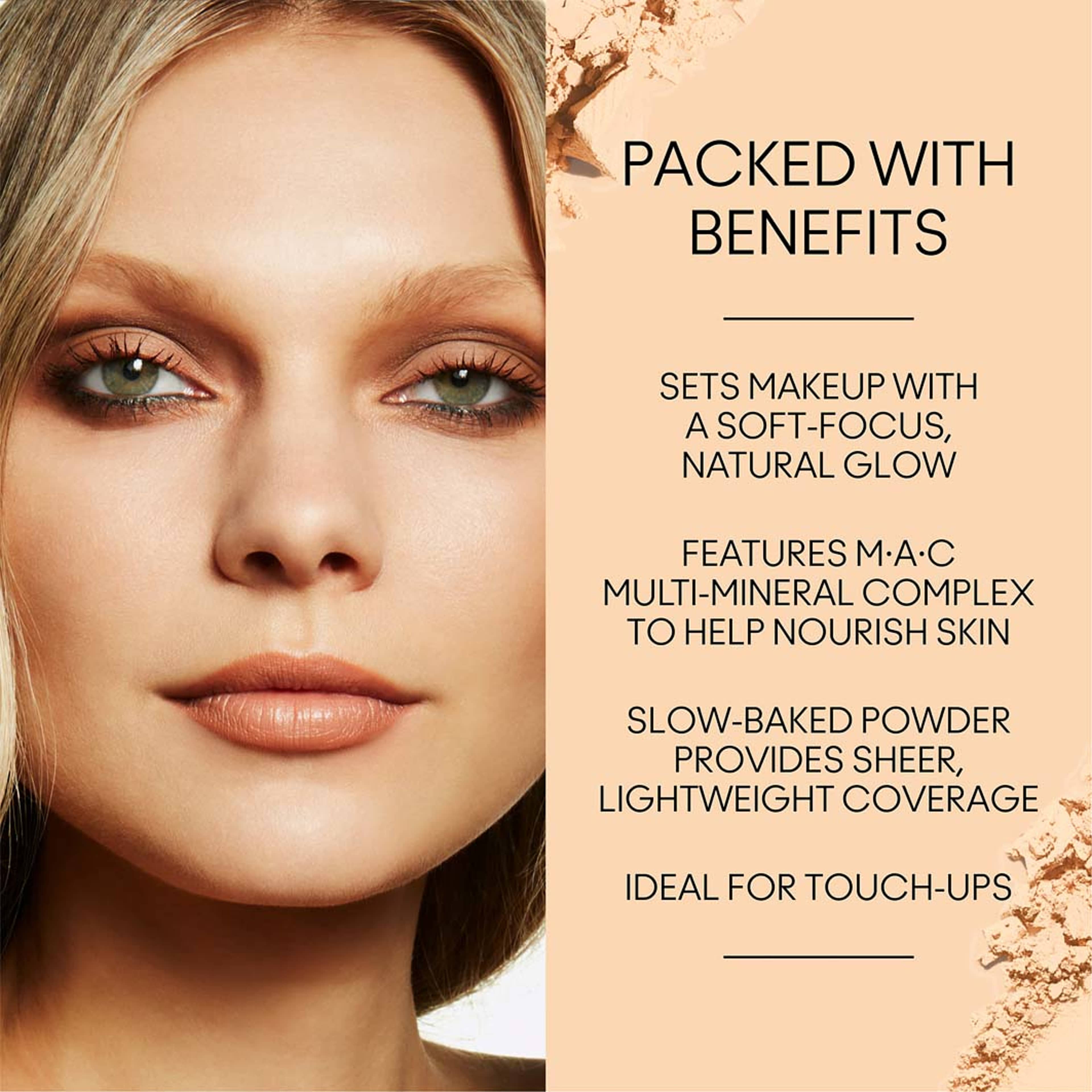 Mineralize Skinfinish, från MAC Cosmetics, i färgen Light. Klicka för att öppna bilden i stort format