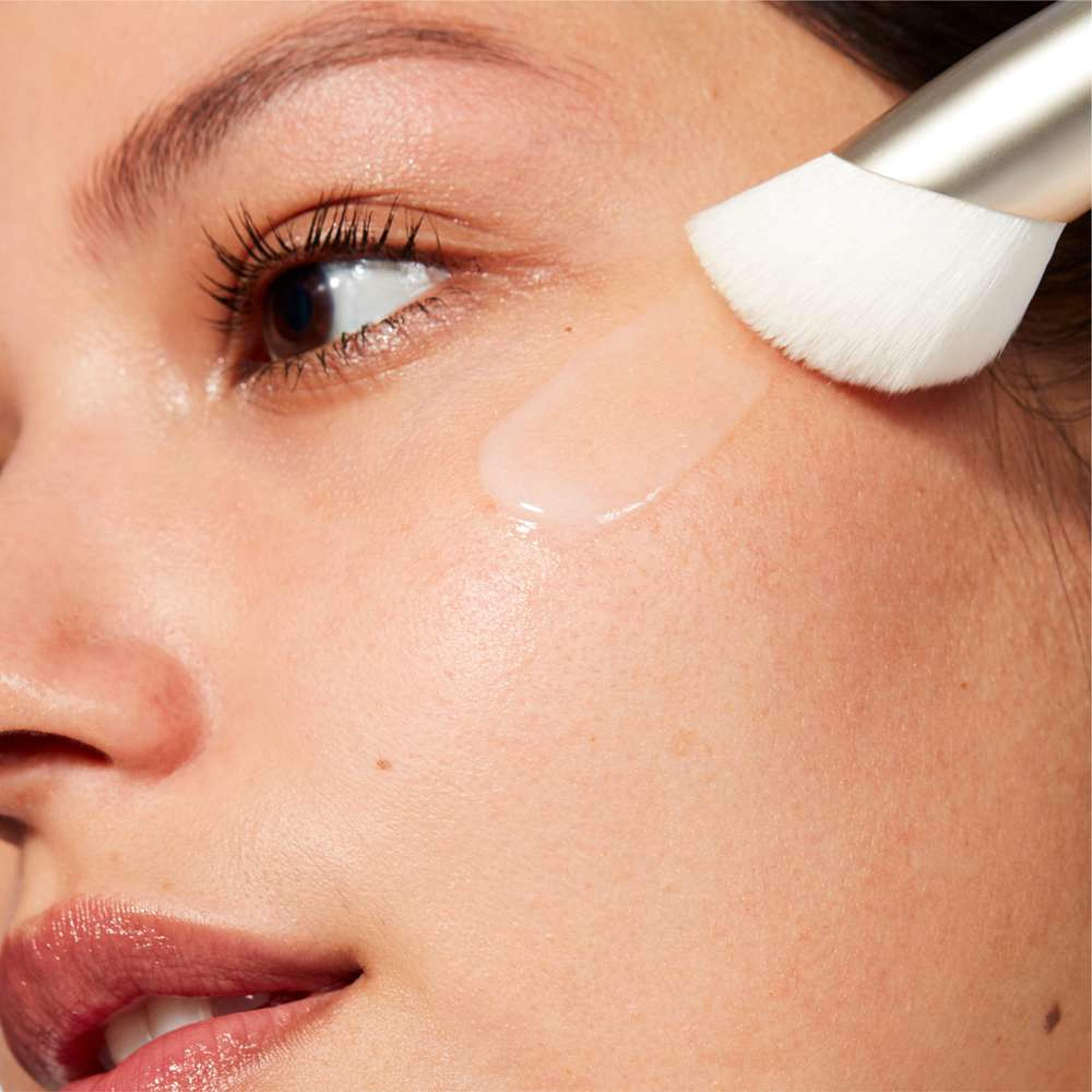 001 Serum + Moisturizer Brush