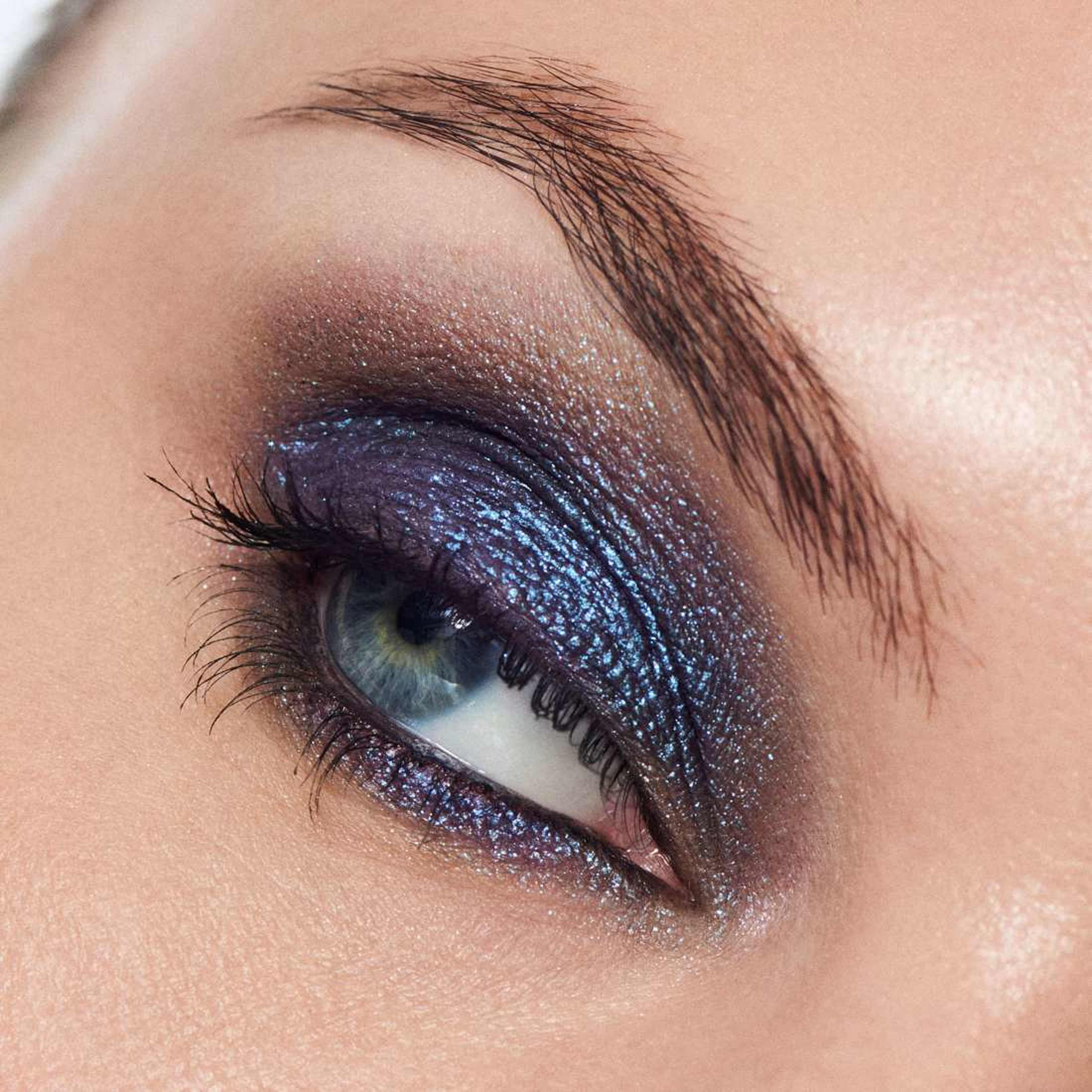 Dazzleshadow Liquid, från MAC Cosmetics, i färgen Tourmaline Dream. Klicka för att öppna bilden i stort format