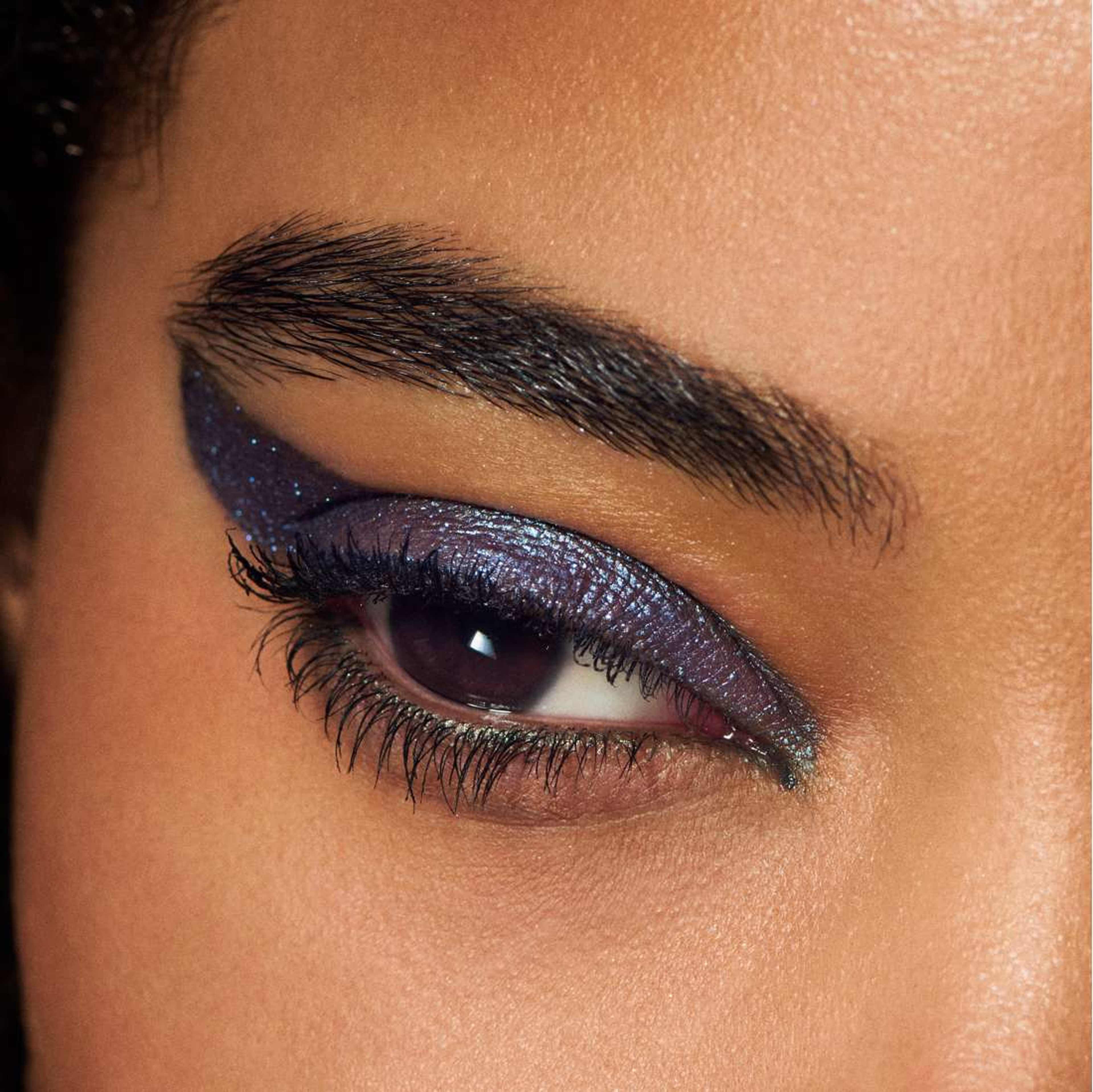 Dazzleshadow Liquid, från MAC Cosmetics, i färgen Tourmaline Dream. Klicka för att öppna bilden i stort format