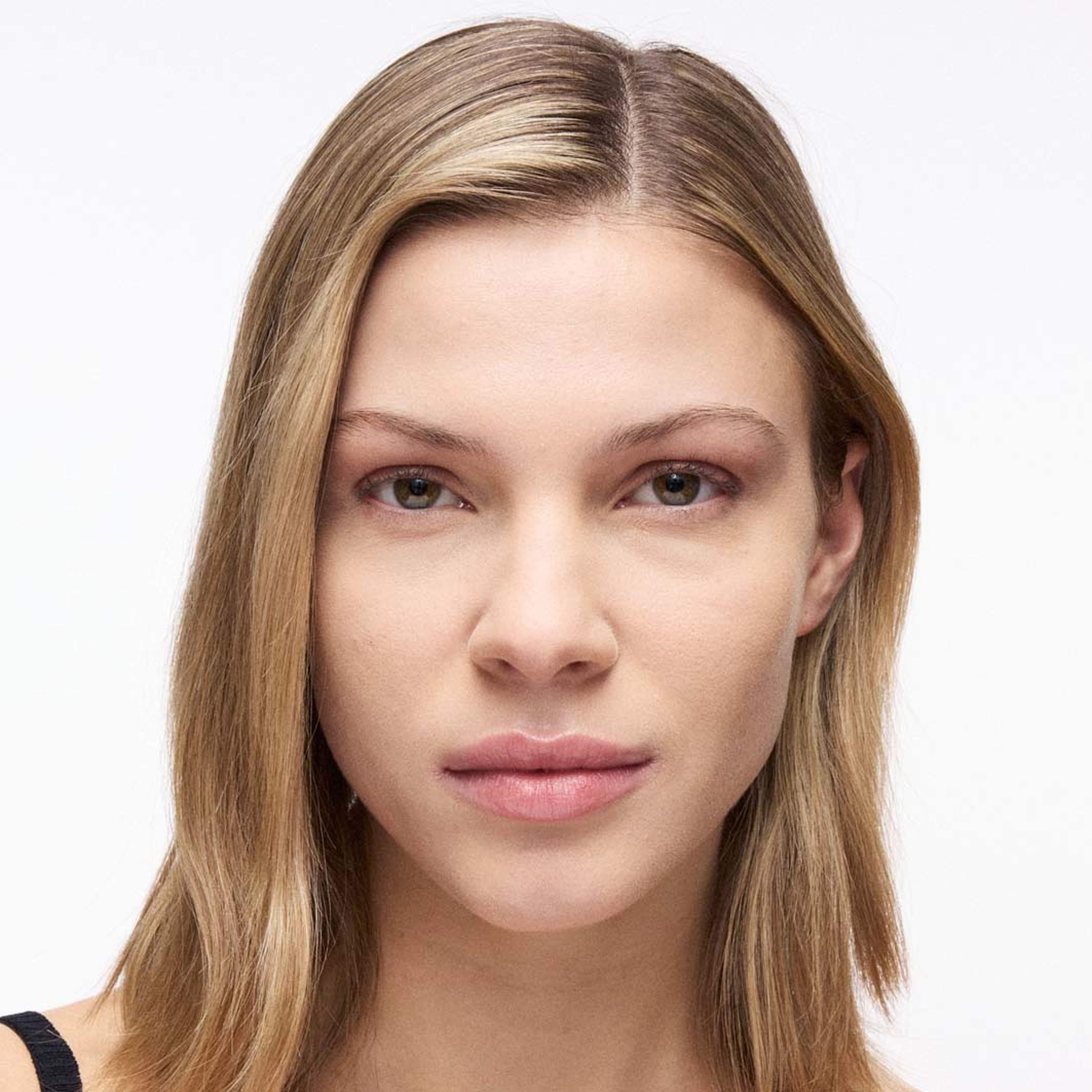 Studio Fix 36HR Sooth Angles Concealer, från MAC Cosmetics, i färgen Nc25. Klicka för att öppna bilden i stort format