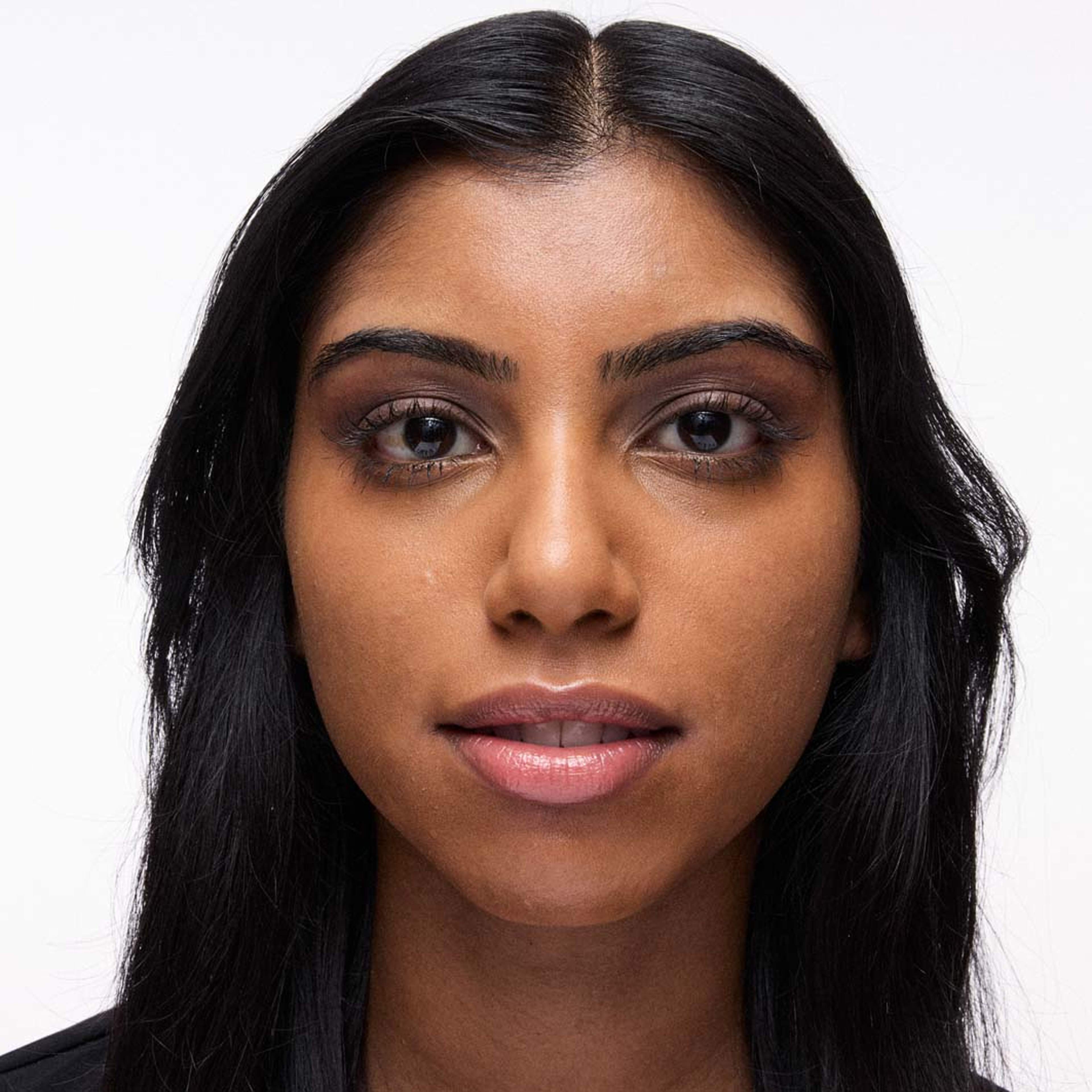 Studio Fix 36HR Sooth Angles Concealer, från MAC Cosmetics, i färgen Nc55. Klicka för att öppna bilden i stort format