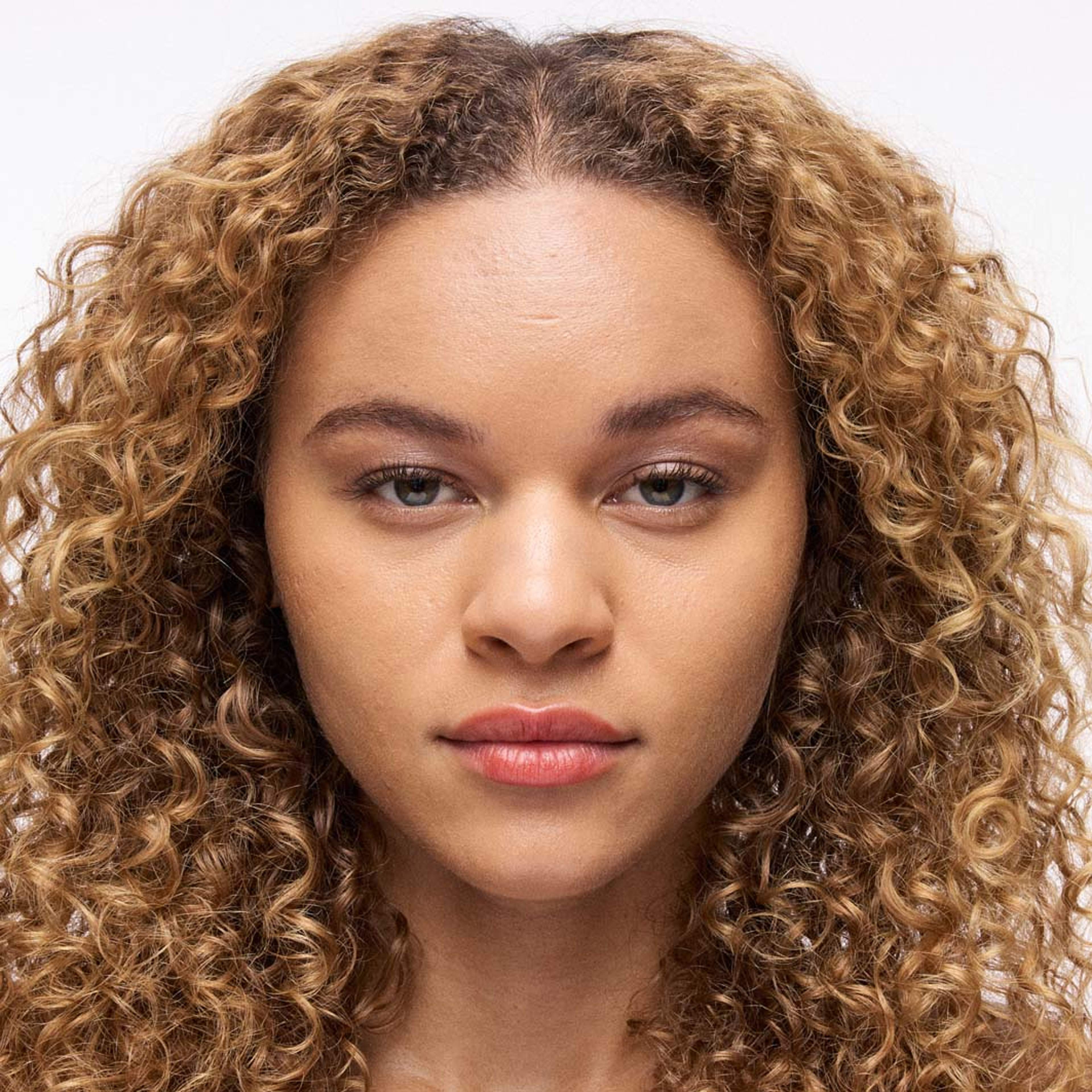 Studio Fix 36HR Sooth Angles Concealer, från MAC Cosmetics, i färgen Nw30. Klicka för att öppna bilden i stort format