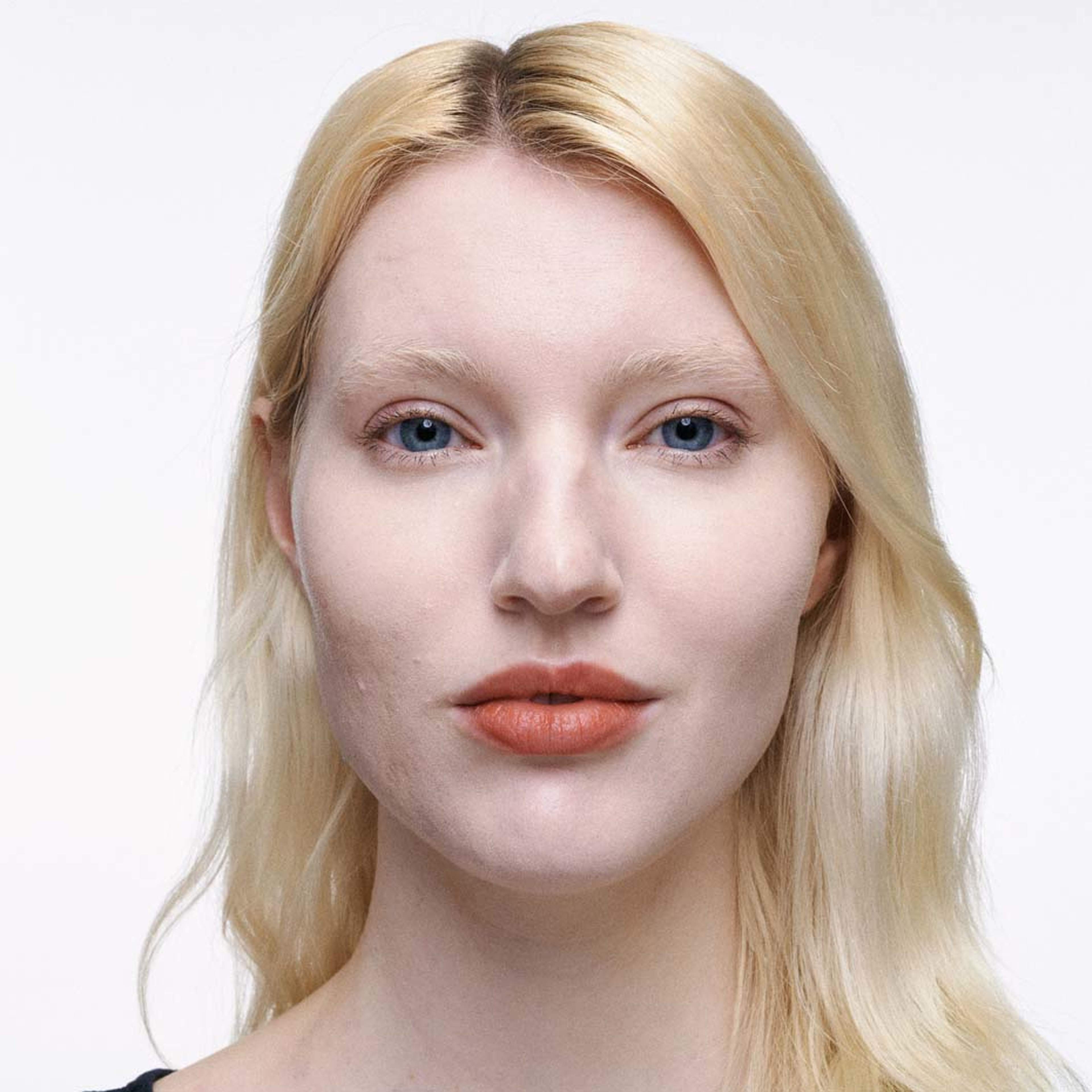 Studio Fix 36HR Sooth Angles Concealer, från MAC Cosmetics, i färgen Nw5. Klicka för att öppna bilden i stort format