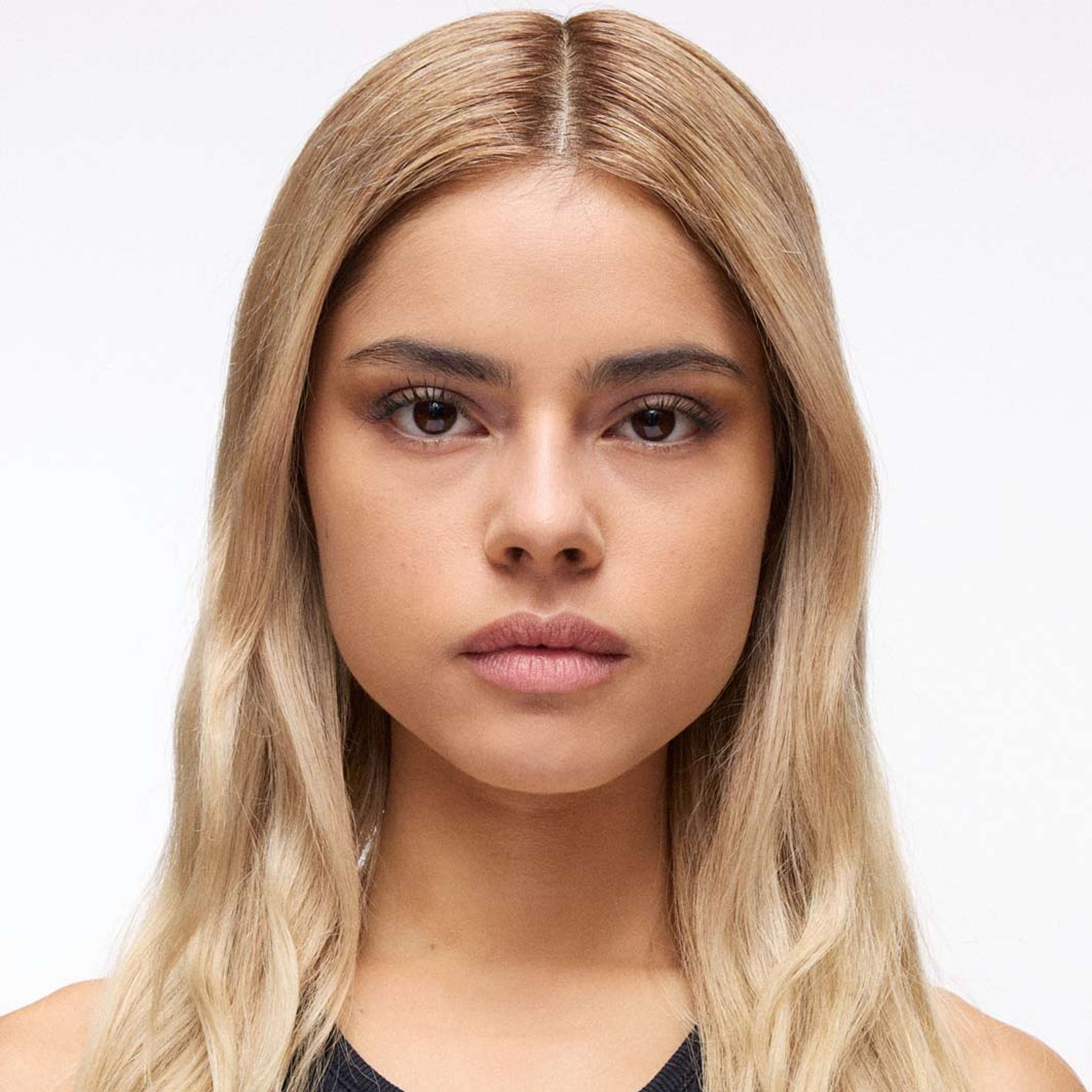 Studio Fix 36HR Sooth Angles Concealer, från MAC Cosmetics, i färgen Nc27. Klicka för att öppna bilden i stort format