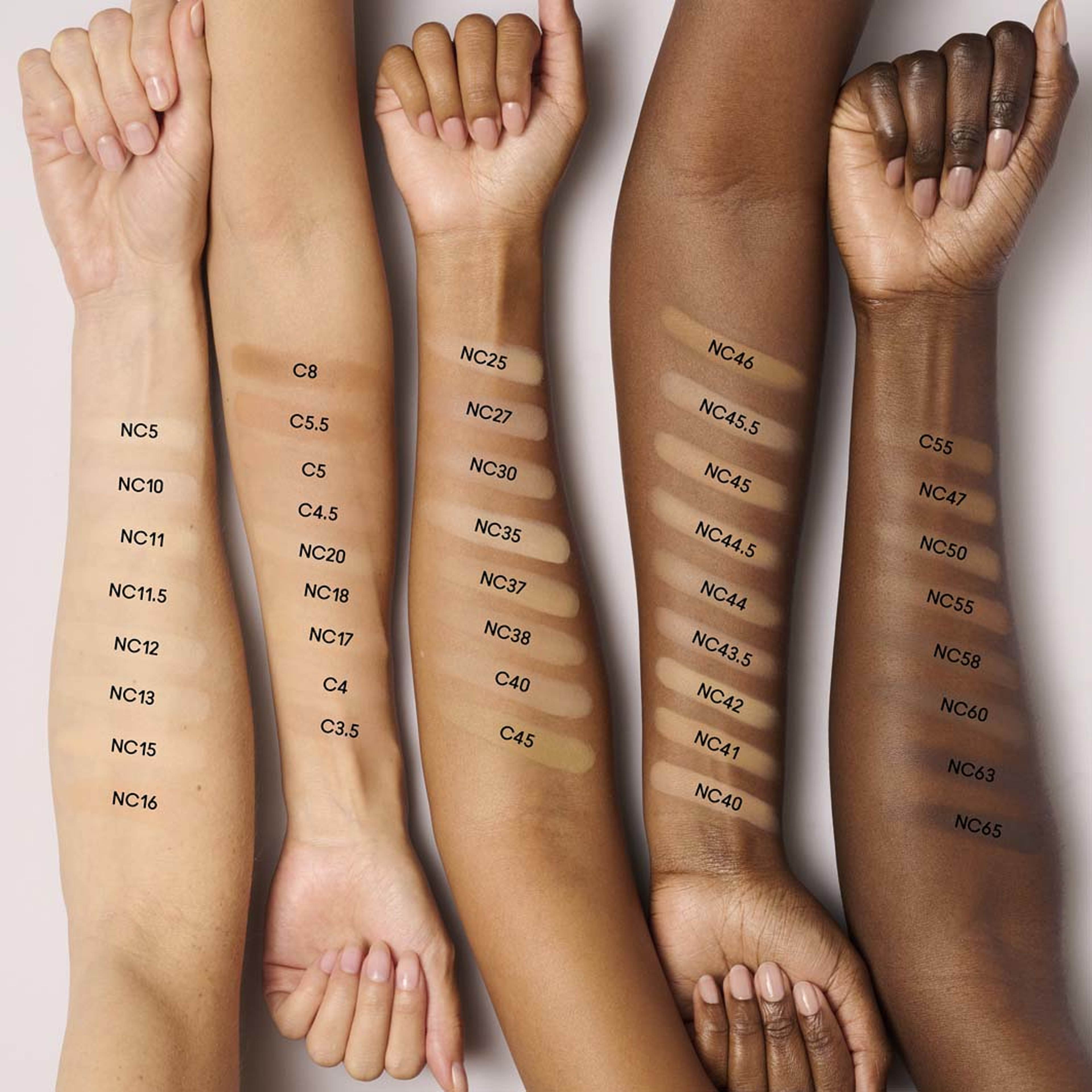 Studio Fix Powder Plus Foundation, från MAC Cosmetics, i färgen Nw60. Klicka för att öppna bilden i stort format