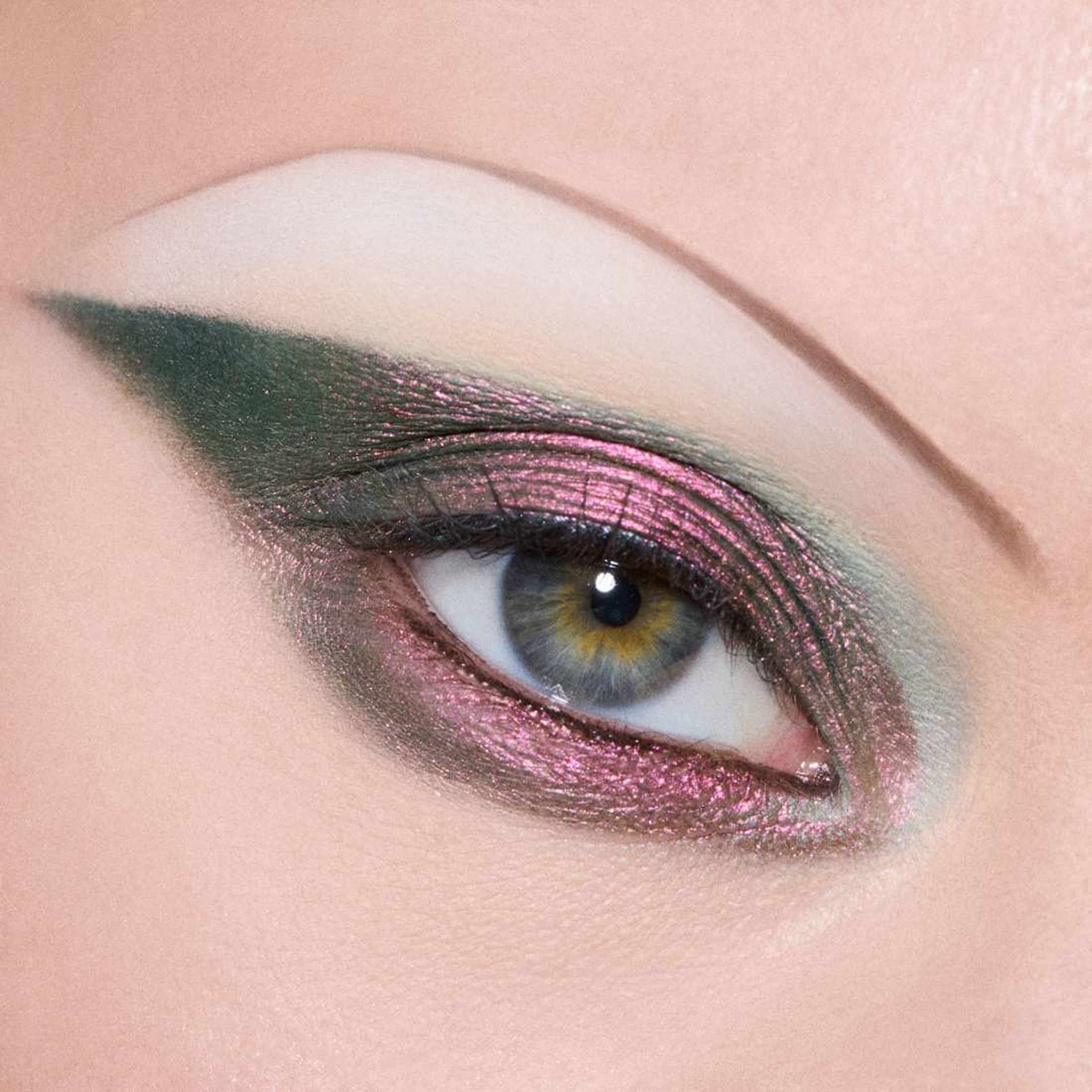 Eye Shadow Shadeshift Chrome, från MAC Cosmetics, i färgen Kaleidoscope. Klicka för att öppna bilden i stort format