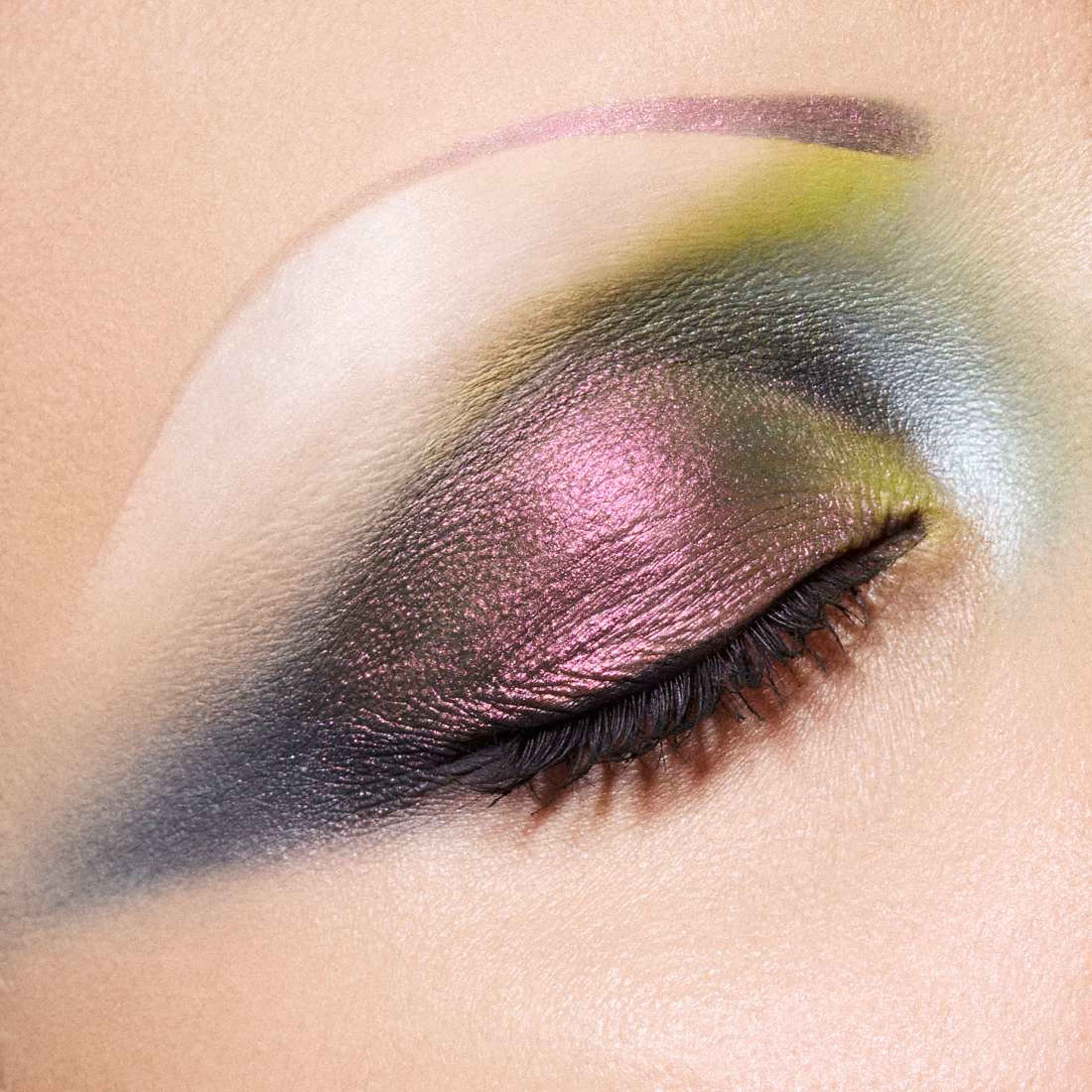 Eye Shadow Shadeshift Chrome, från MAC Cosmetics, i färgen Kaleidoscope. Klicka för att öppna bilden i stort format