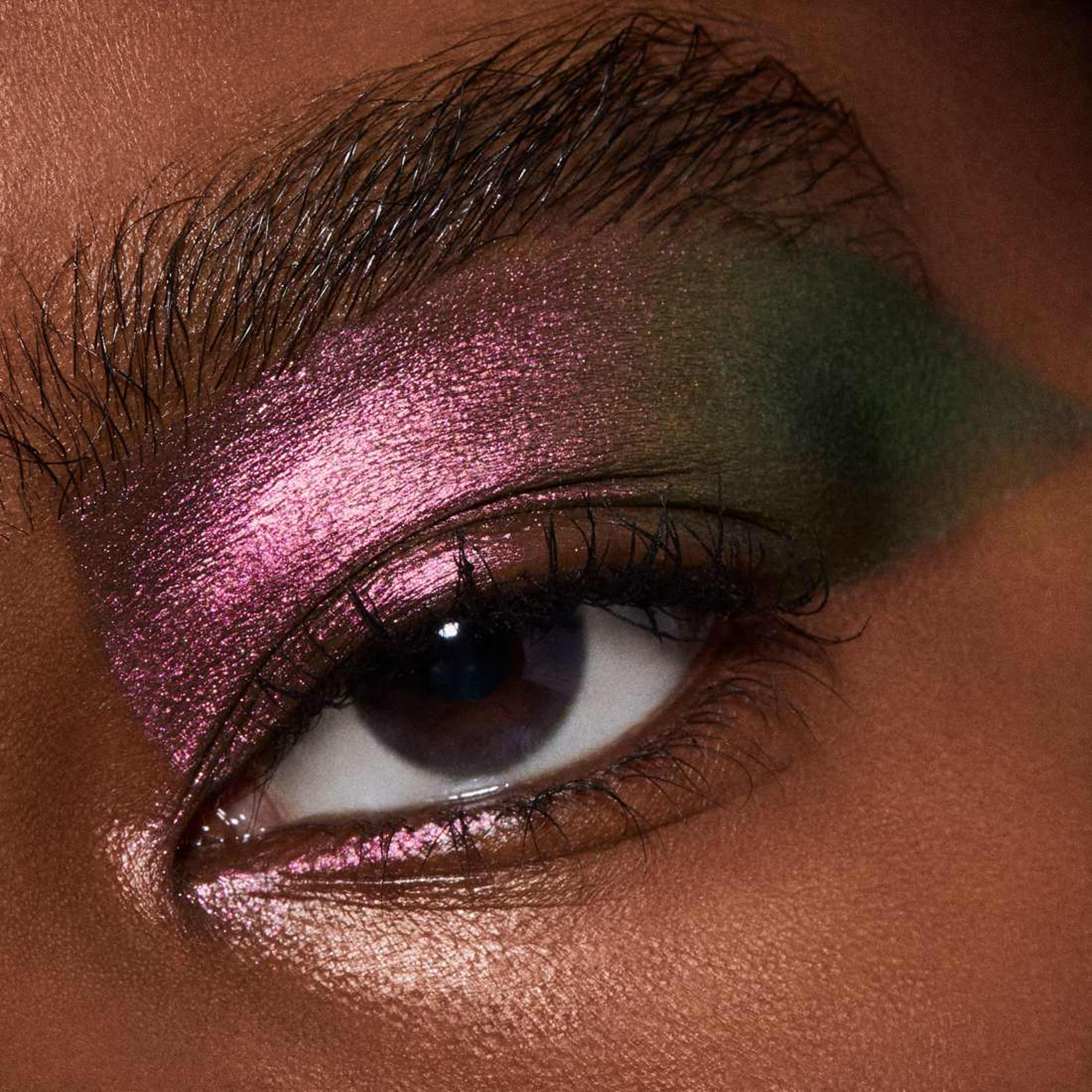 Eye Shadow Shadeshift Chrome, från MAC Cosmetics, i färgen Kaleidoscope. Klicka för att öppna bilden i stort format