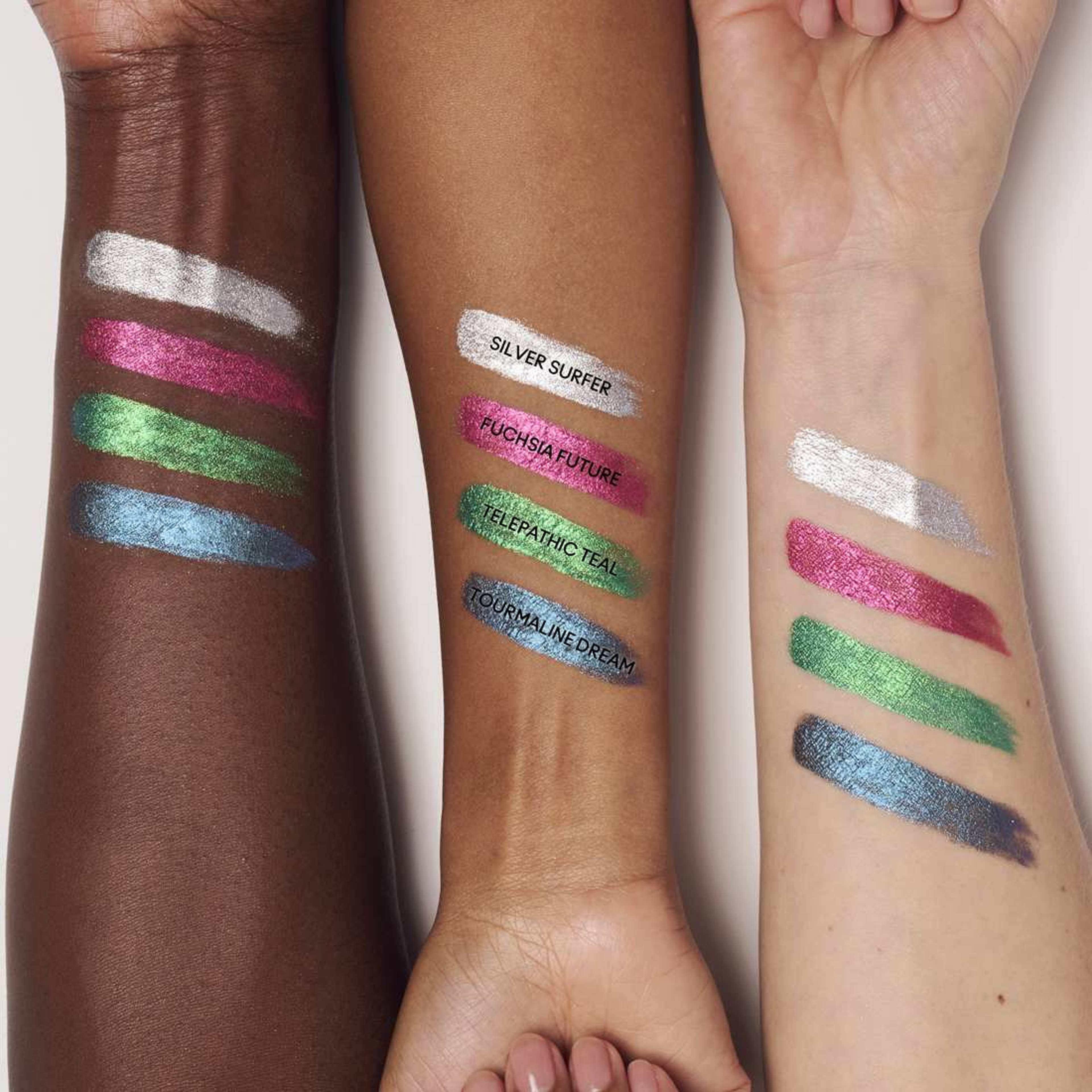 Dazzleshadow Liquid, från MAC Cosmetics, i färgen Telepathic Teal. Klicka för att öppna bilden i stort format