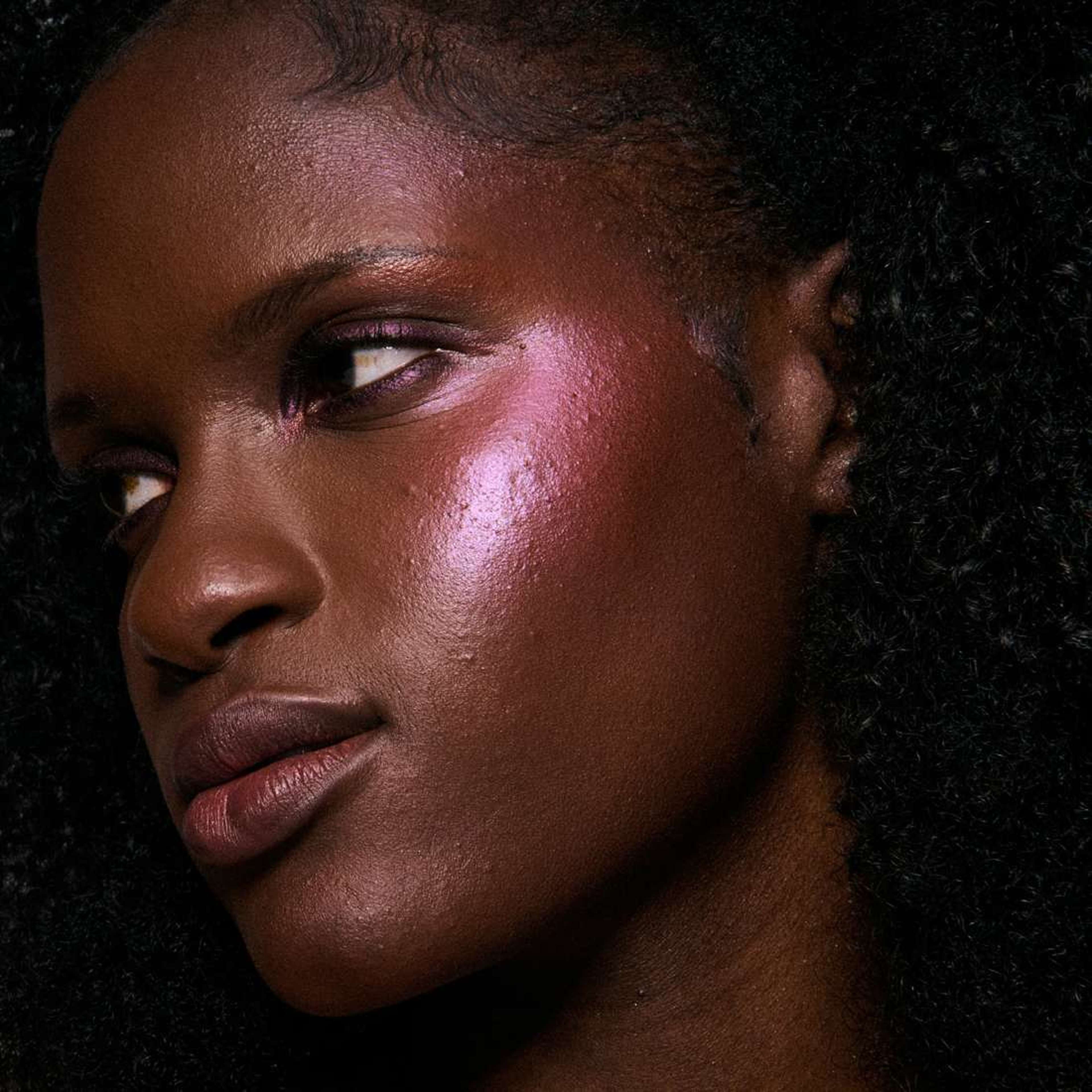 Bounce & Gleam Highlighter, från MAC Cosmetics, i färgen Candied Copper. Klicka för att öppna bilden i stort format