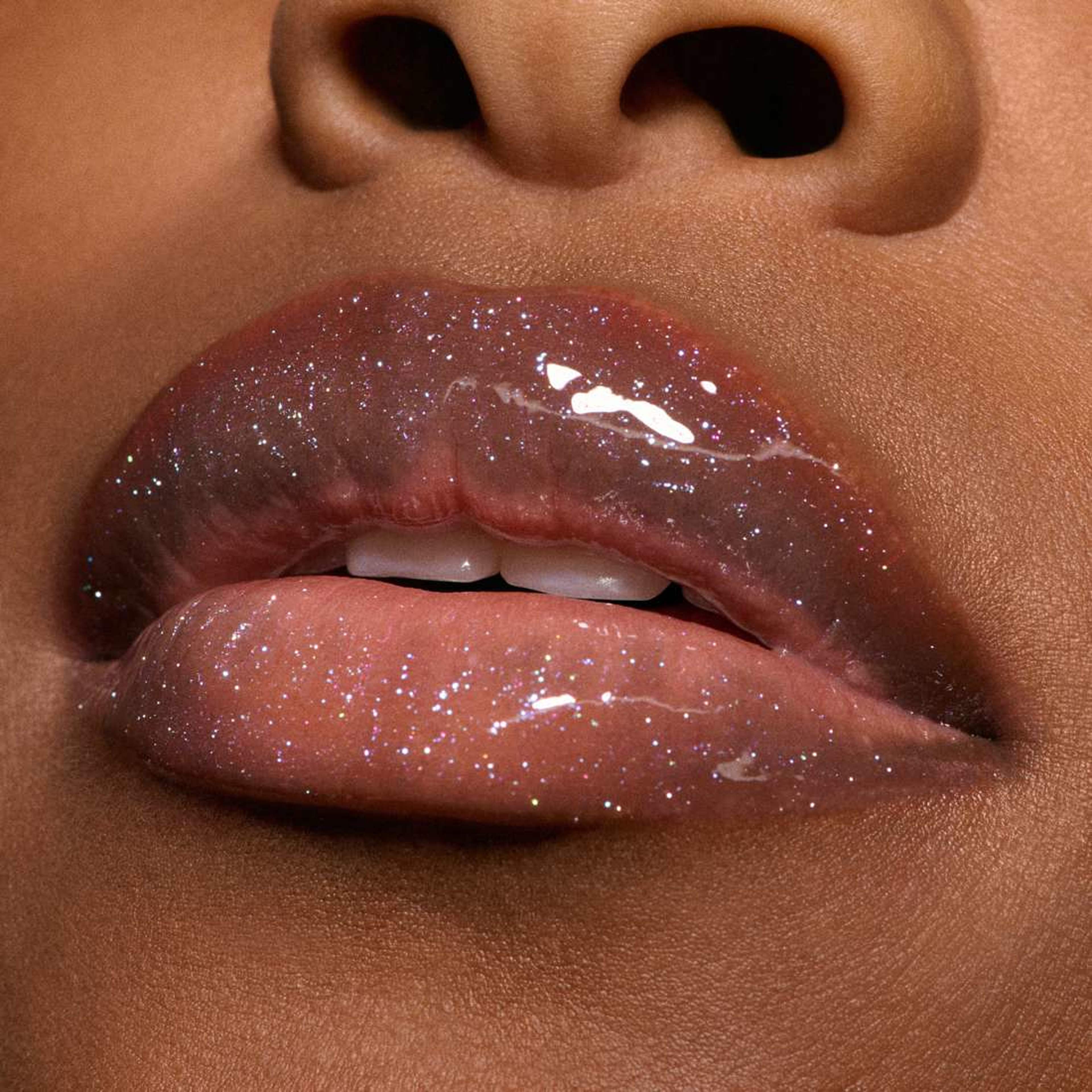 Lipglass Air Non-Sticky Gloss, från MAC Cosmetics, i färgen Hint Of Mint. Klicka för att öppna bilden i stort format