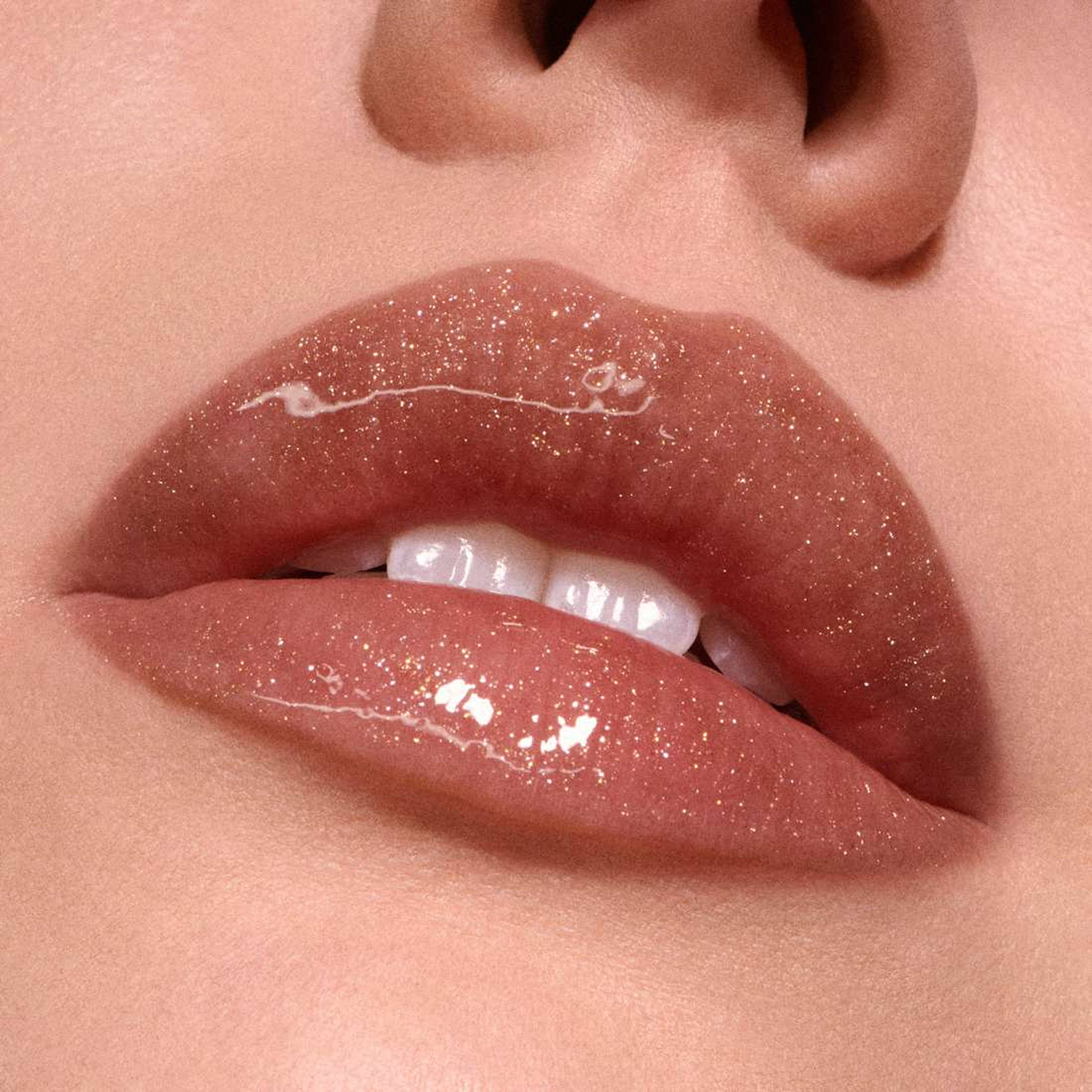 Lipglass Air Non-Sticky Gloss, från MAC Cosmetics, i färgen Twinkle Taupe. Klicka för att öppna bilden i stort format